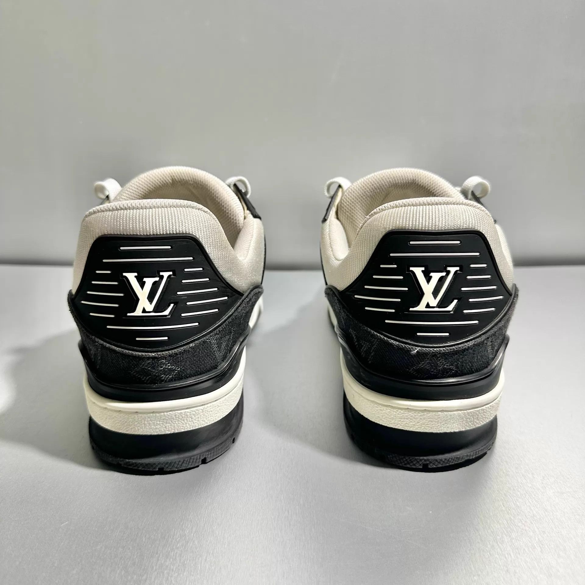 Louis Vuitton LV Trainer Black/White Denim 8/42 Used Excellent Size US 9 / EU 42 - 5 Thumbnail
