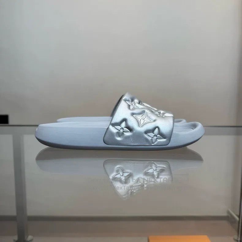 Louis Vuitton Louis Vuitton Silver embossed presbyopic slippers Size US 8 / EU 41 - 3 Thumbnail