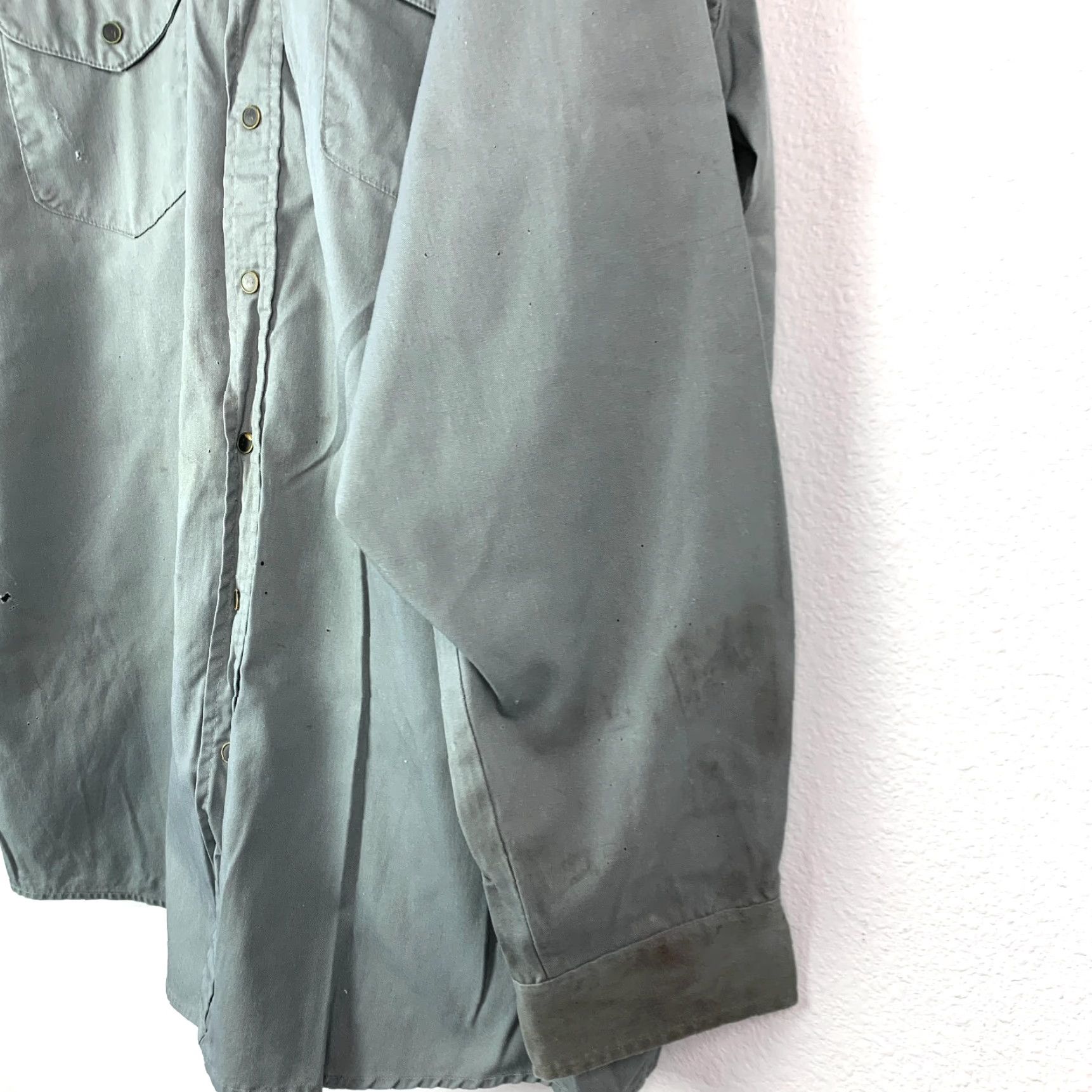 Vintage VINTAGE OshKosh B'gosh Gray Long Sleeve Button Down Work Shirt 38x34 Destroyed Mens Shirt Size US M / EU 48-50 / 2 - 6 Thumbnail