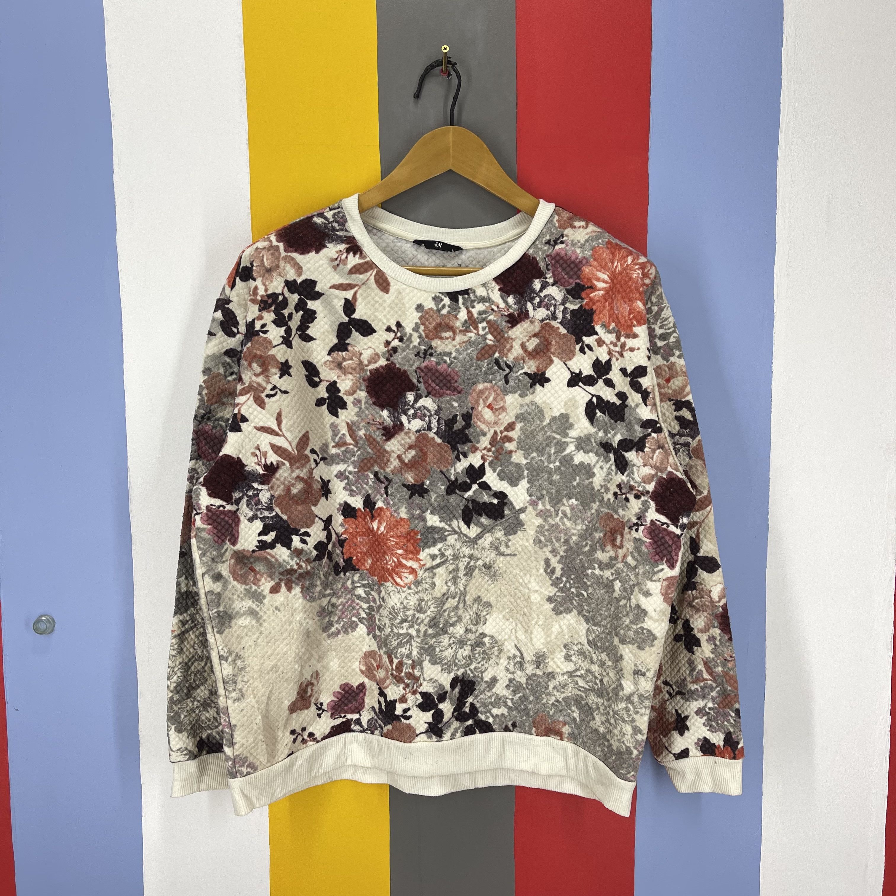 image of H&M Flower Design Quilted Sweatshirt 1339/au in Beige, Men's (Size Large)