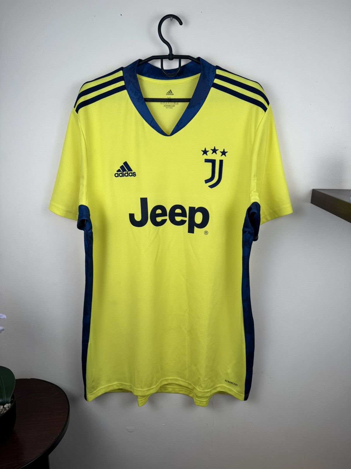 Adidas Juventus 2020 Home GK Goalkeeper football Shirt Jersey XL Size US XL / EU 56 / 4 - 3 Thumbnail