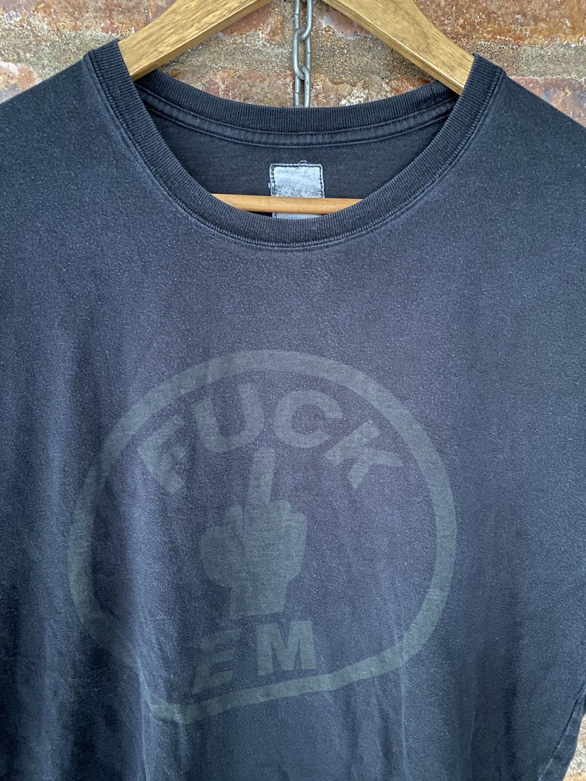 BASE CONTROL × Fragment Design × Neighborhood 2000s Fragment Design x NHBH FUCK EM!! Tee Size US M / EU 48-50 / 2 - 4 Thumbnail