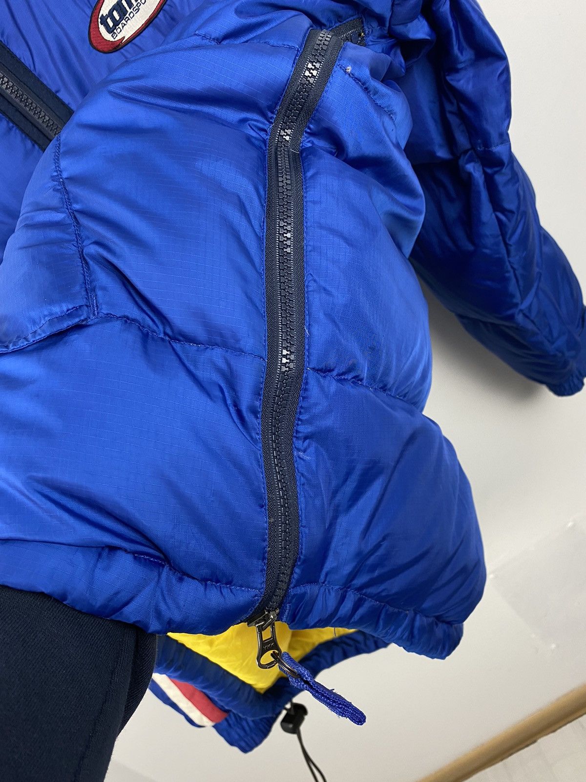 Tommy Hilfiger Vintage Tommy Hilfiger Boardsports Puffer Down Jacket Nike Size US L / EU 52-54 / 3 - 9 Thumbnail