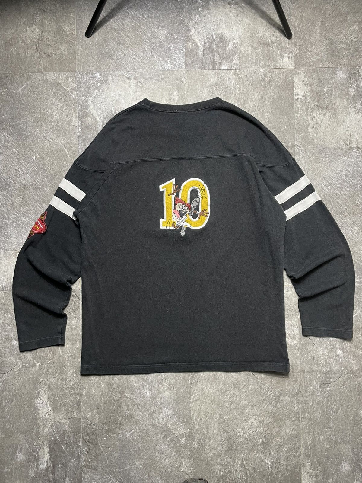 Warner Bros Vintage 1999 Warner Bros Looney Tunes Taz 10 Spirit Jersey Size US L / EU 52-54 / 3 - 4 Thumbnail