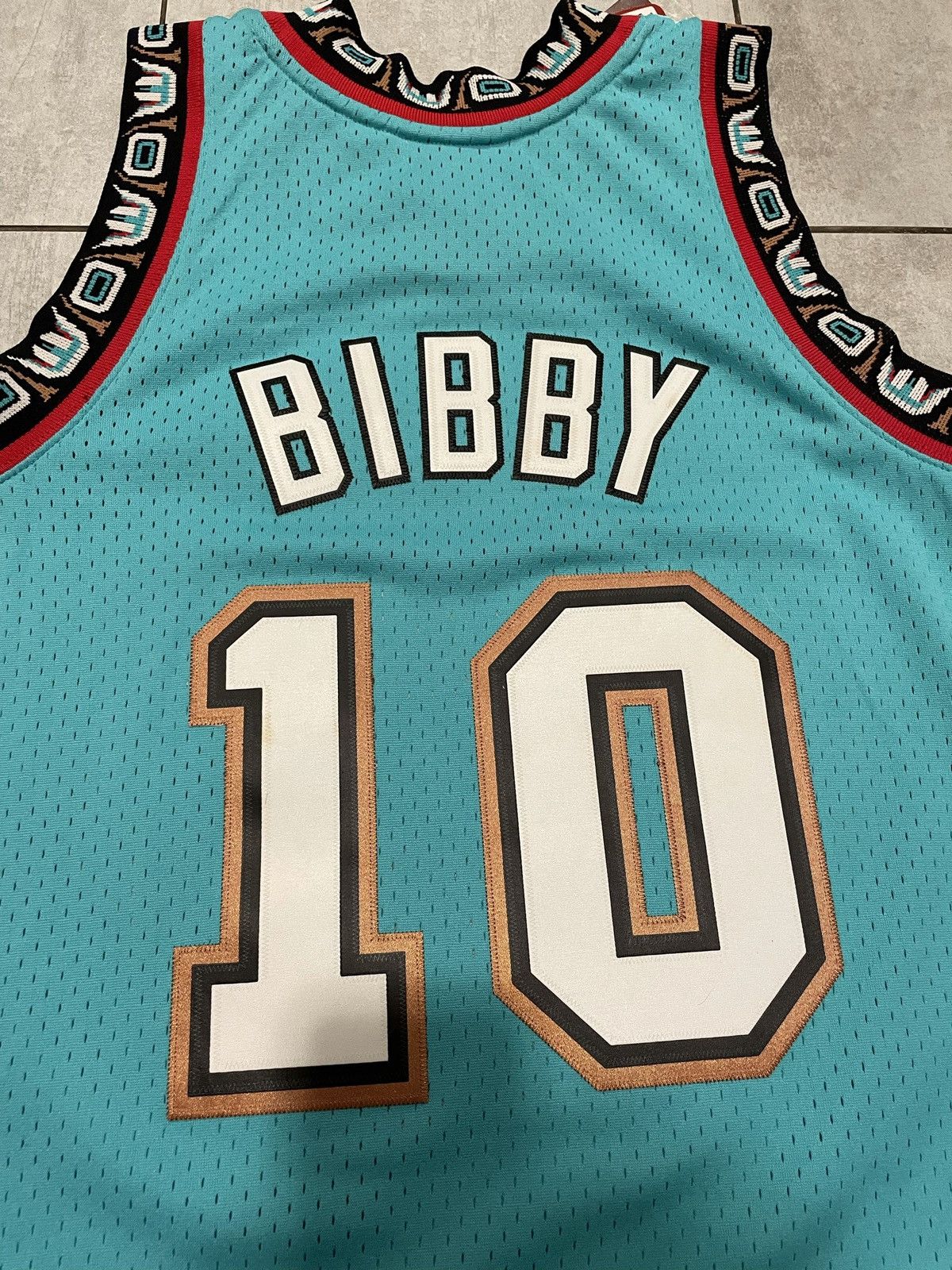 Mitchell & Ness Mitchell & Ness Vancouver Grizzlies Mike Bibby jersey Size US M / EU 48-50 / 2 - 8 Thumbnail