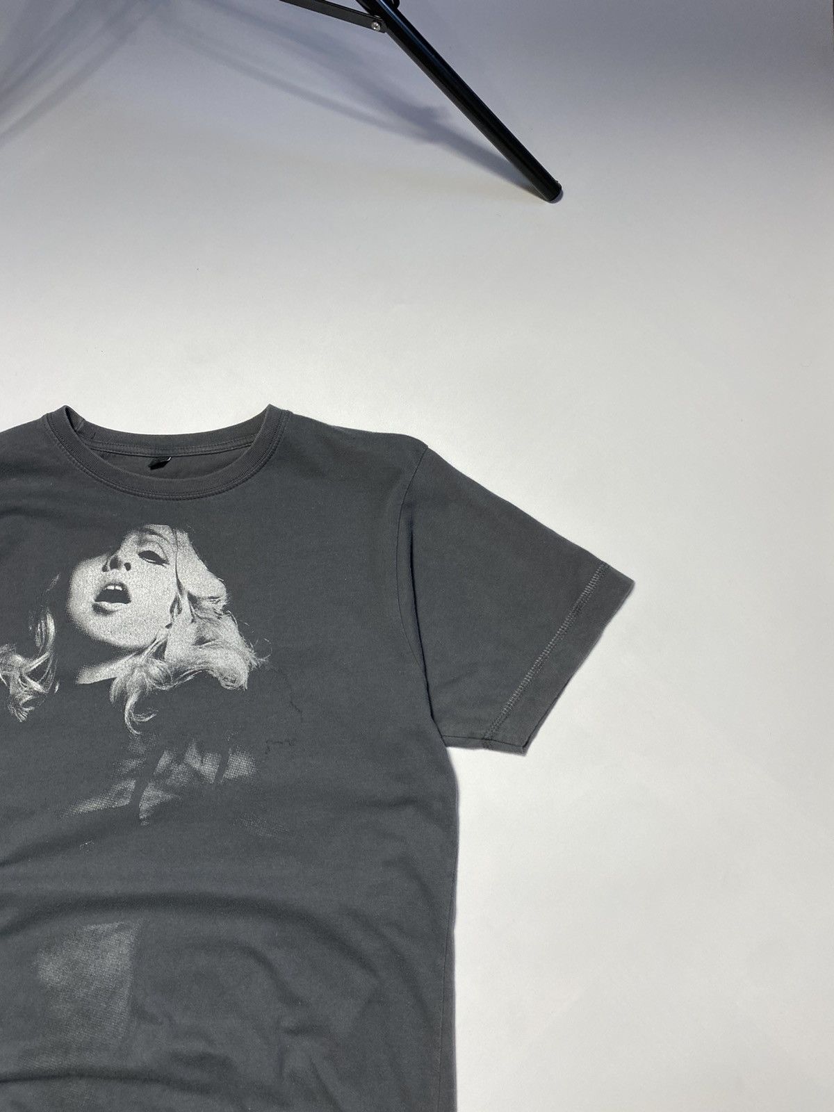 Band Tees × Vintage Vintage Madonna Sticky and Sweet tour tee M Size US M / EU 48-50 / 2 - 5 Thumbnail