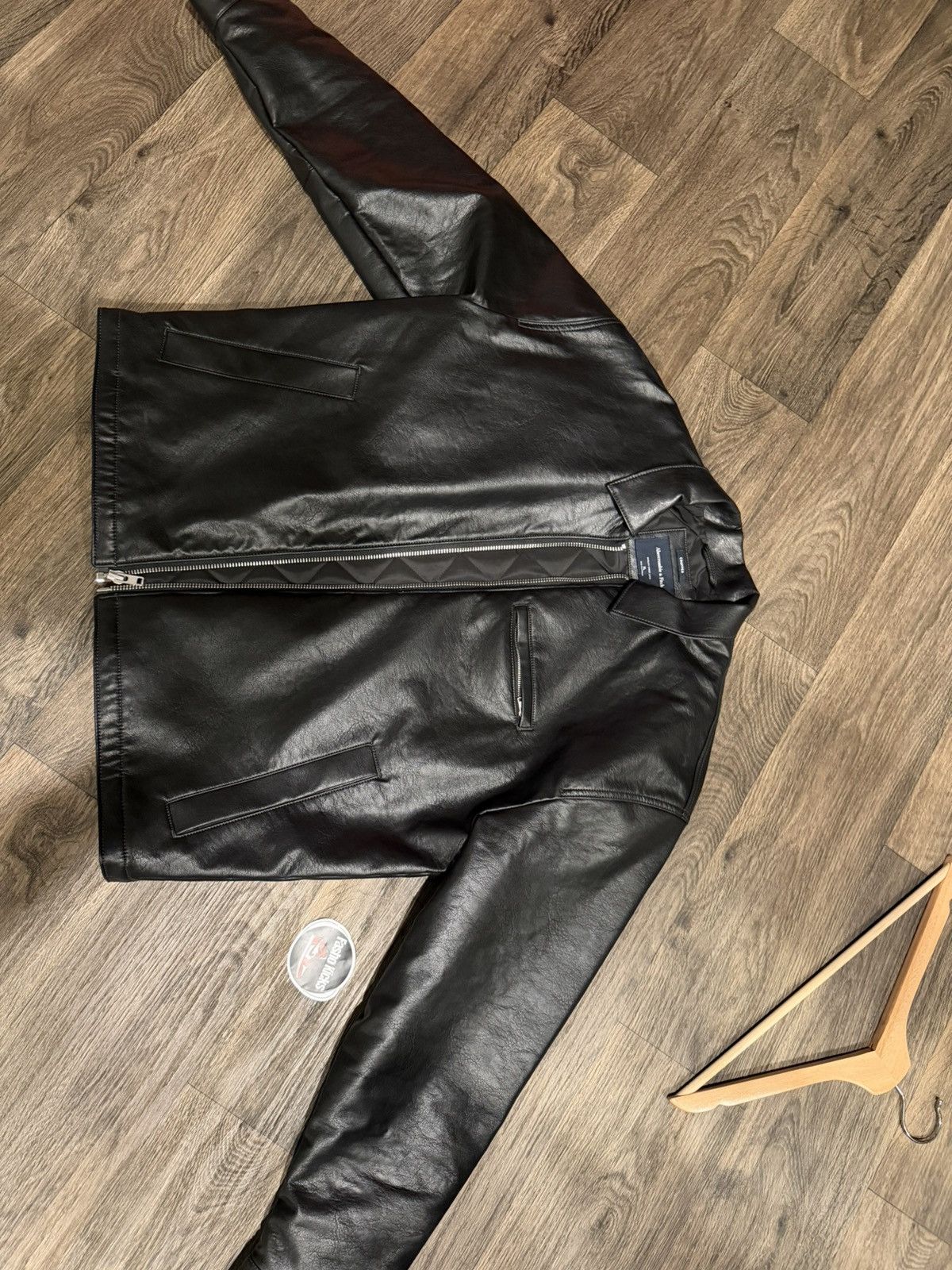 Abercrombie & Fitch Cropped Vegan Leather Zip Trucker Jacket Size US XL / EU 56 / 4 - 1 Thumbnail