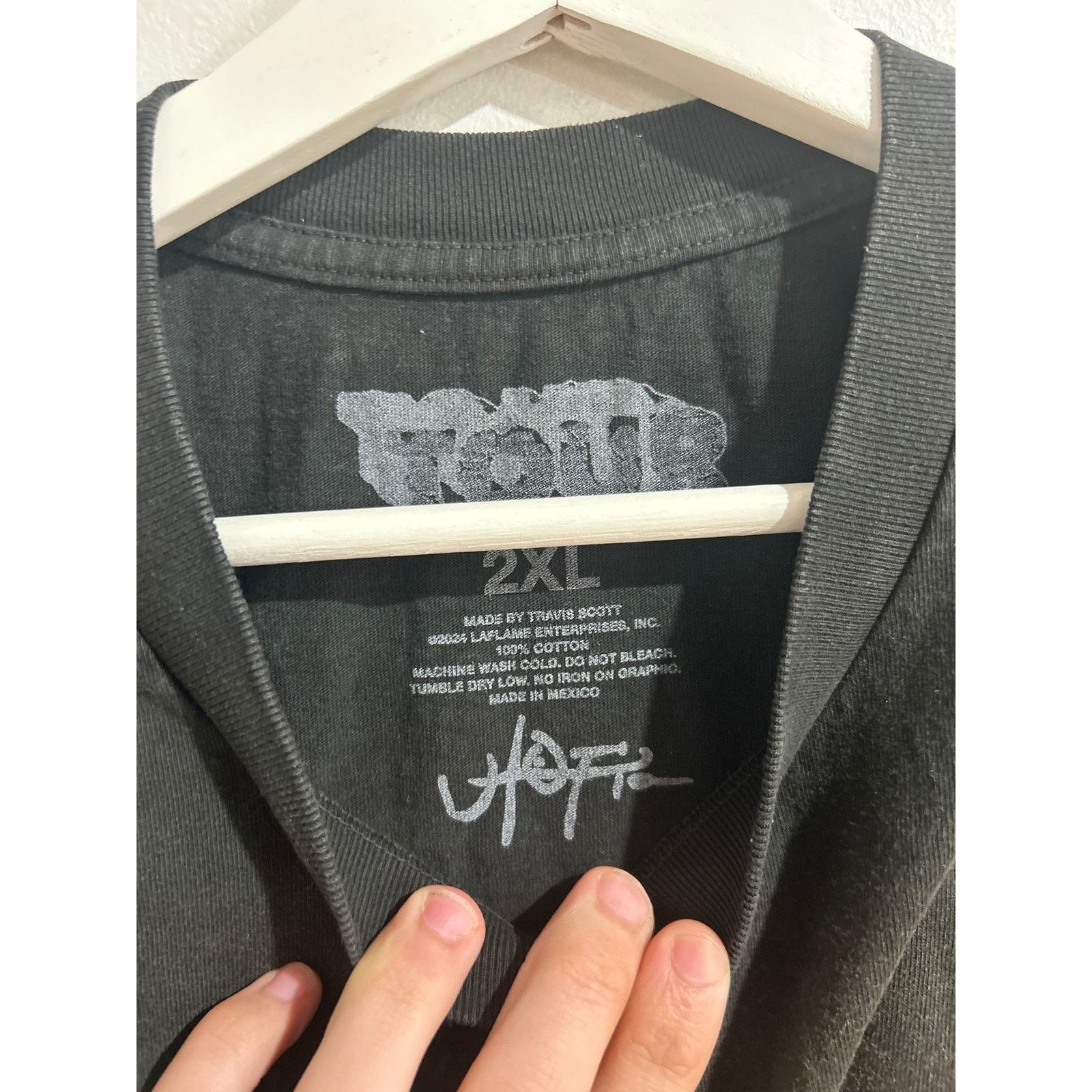 Travis Scott TRAVIS SCOTT "I SAW UTOPIA" TEE SIZE XXL PREOWNED Size US XXL / EU 58 / 5 - 2 Thumbnail