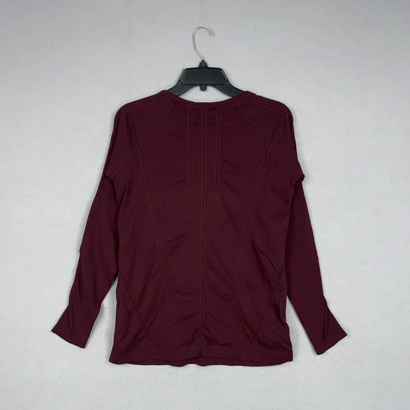 Athleta Athleta Shirt Womens Medium Burgundy Seamless Long Sleeve Perforated Athletic Gym Size M / US 6-8 / IT 42-44 - 5 Thumbnail
