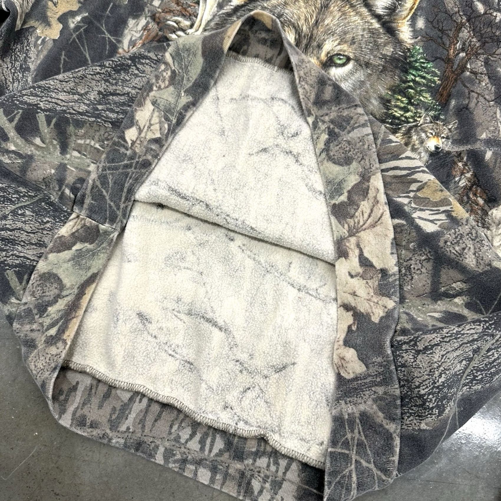 Vintage VINTAGE 90s Mossy Oak Camouflage Wolf Graphic Crewneck Sweatshirt 2XL Size US XXL / EU 58 / 5 - 4 Thumbnail