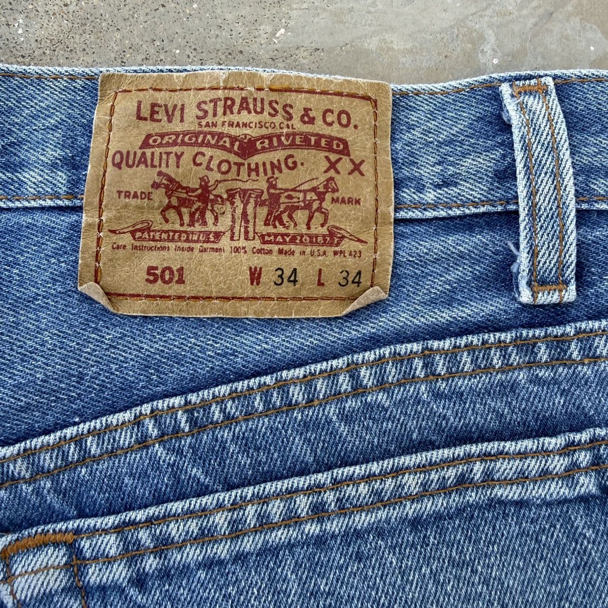 Levi's Vintage Clothing Vintage Levi's 501 USA Button Fly Faded Denim Jean Pants Size US 34 / EU 50 - 17 Thumbnail
