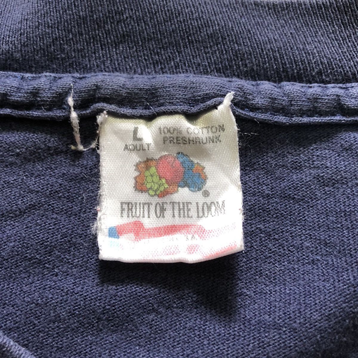 Fruit Of The Loom × MLB × Vintage Vintage 90s Distressed Cleveland Indians MLB TShirt Size US L / EU 52-54 / 3 - 6 Thumbnail