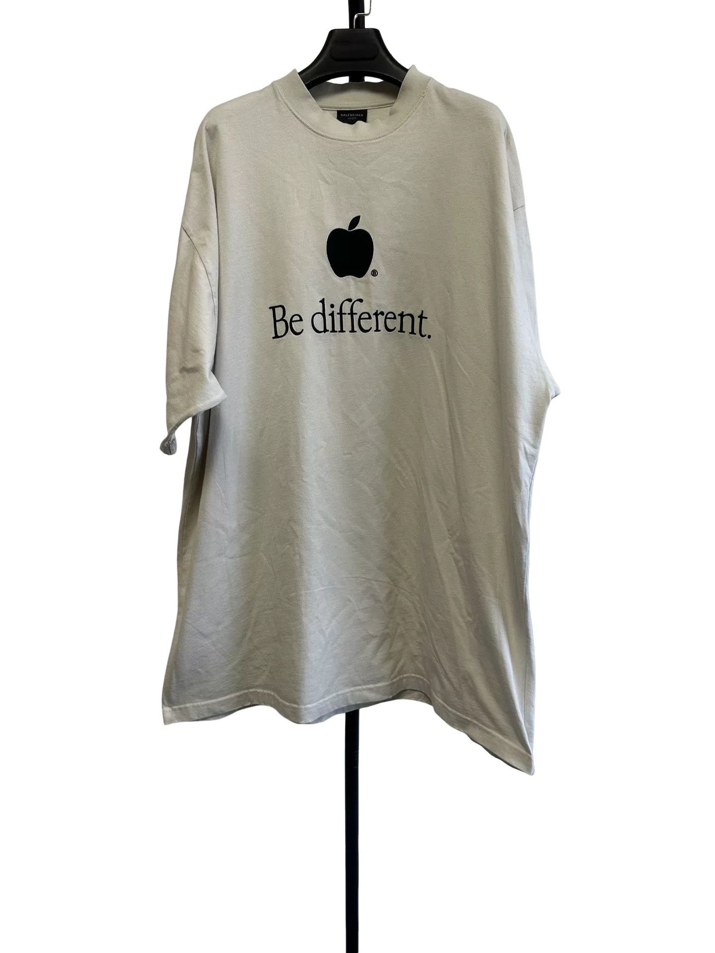 Balenciaga Balenciaga Apple Be Different Print T-Shirt Size 3 Size US L / EU 52-54 / 3 - 1 Thumbnail