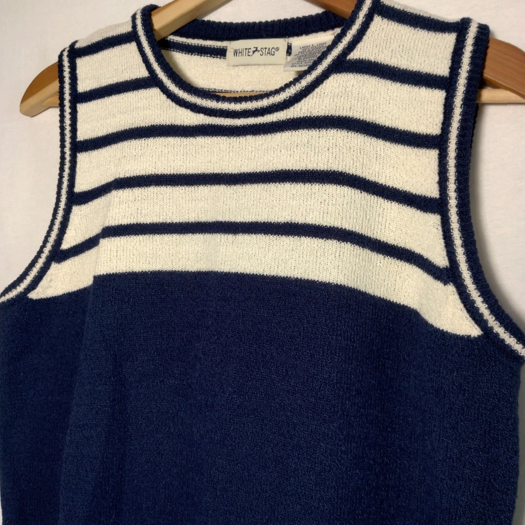 Vintage VINTAGE White Stag Sweater Vest Vest Women L Blue White Striped Crew Neck Knit Academia Nautical Preppy 90s? (If 90s known) Mens/Womens? Size L / US 10 / IT 46 - 3 Thumbnail