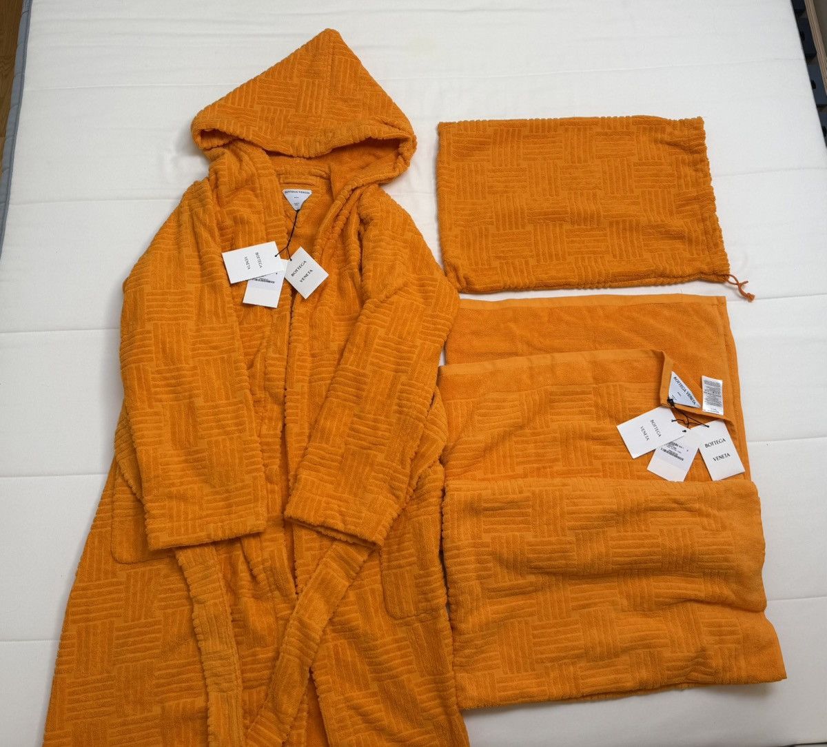Bottega Veneta Bottega Veneta Pool Intrecciato Robe + Matching Beach Towel Size ONE SIZE - 1 Thumbnail