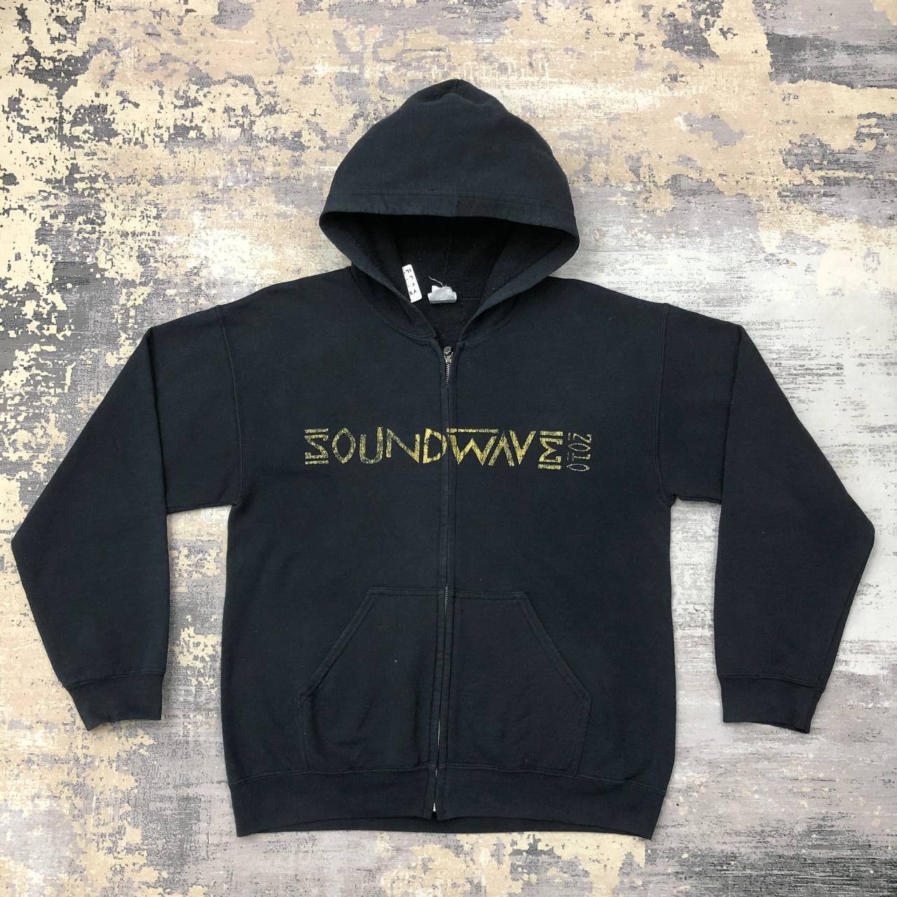 Band Tees × Gildan Y241 SOUNDWAVE BAND TOUR 2010 HOODIE Size US M / EU 48-50 / 2 - 3 Thumbnail