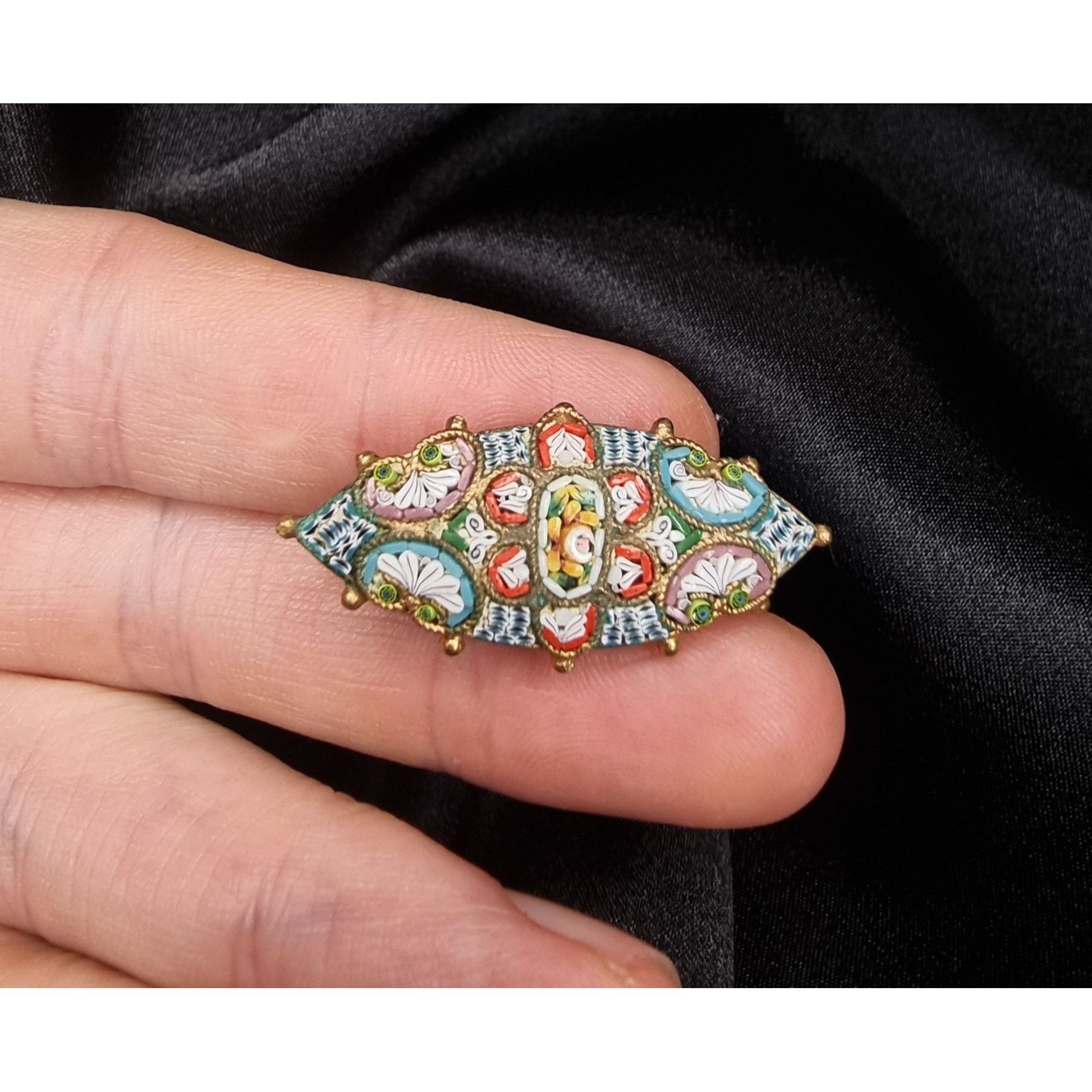 Vintage Vintage 1930S Italian Mosaic Brooch With Intricate Floral De Size ONE SIZE - 4 Thumbnail
