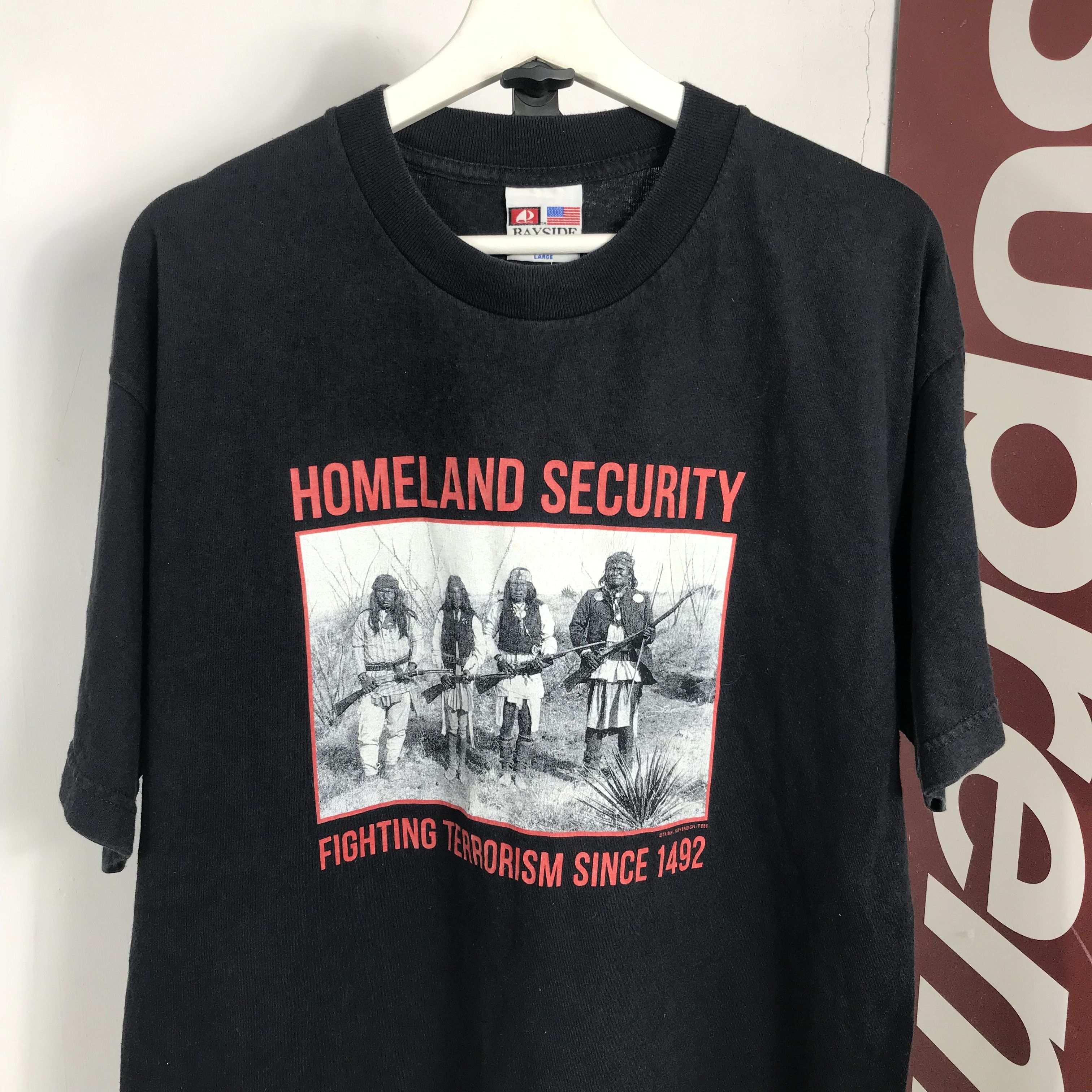 Vintage THRASHED “Homeland Security” T-Shirt Size US L / EU 52-54 / 3 - 3 Thumbnail