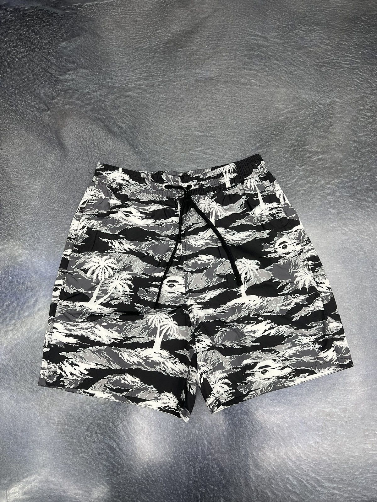 Bape Bape Palm Tree Camo Beach Shorts Size US 34 / EU 50 - 1 Thumbnail