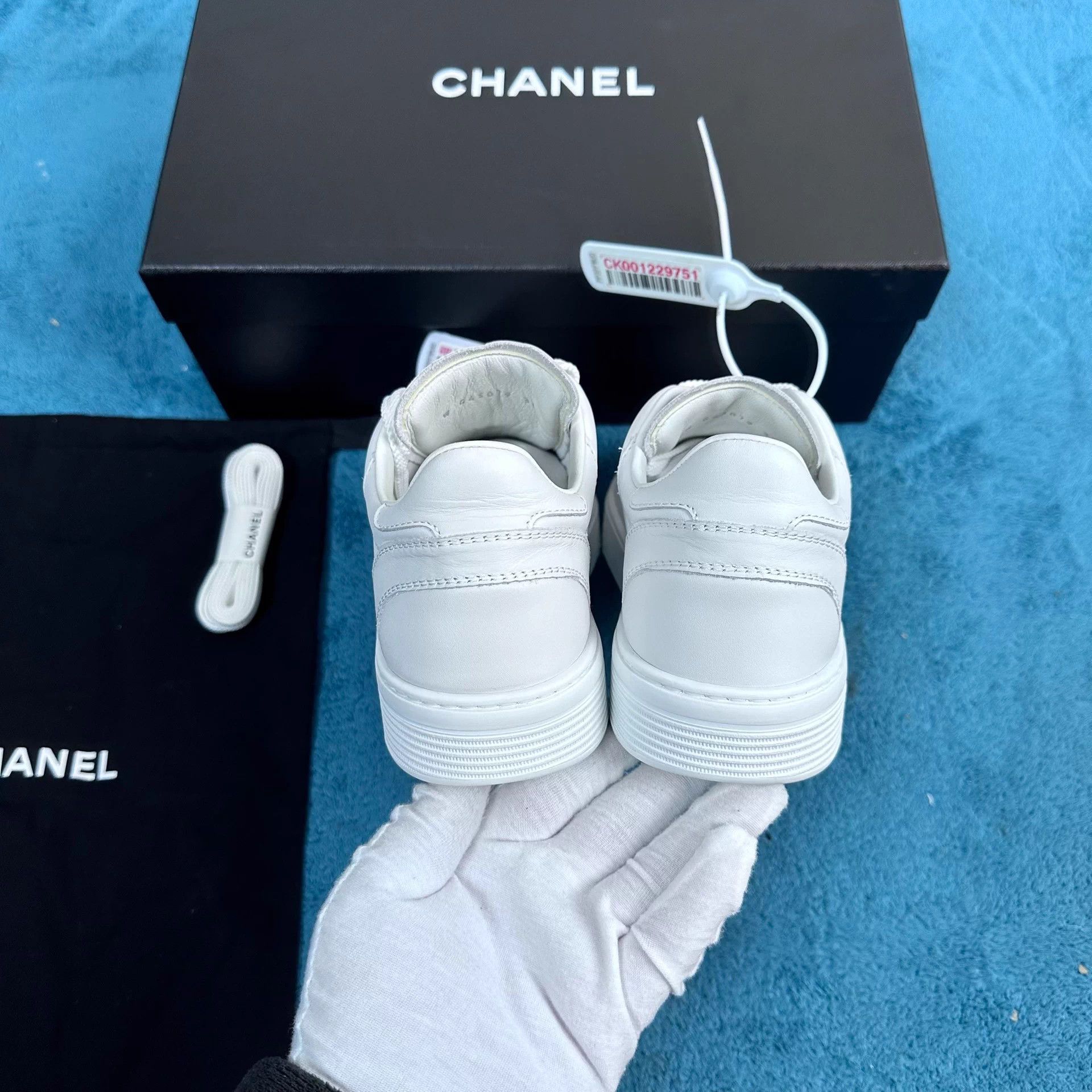 Chanel Chanel 23A White Round Toe Lace-Up Low-Top Sneakers EUR 38 Size US 7 / IT 37 - 4 Thumbnail
