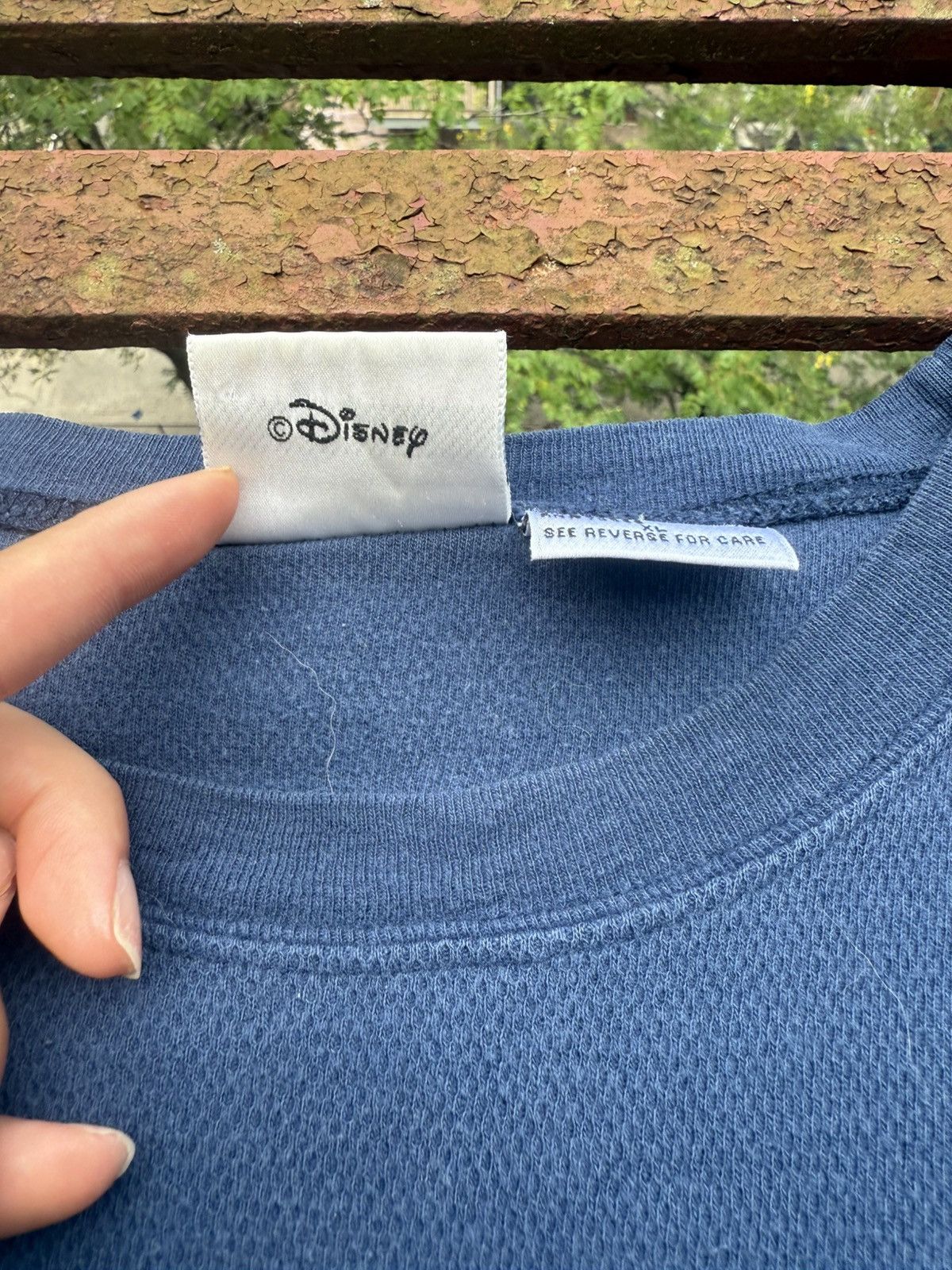 Disney MEN’S NAVY VINTAGE DISNEY TEE SHIRT Y2K Size US XL / EU 56 / 4 - 4 Thumbnail