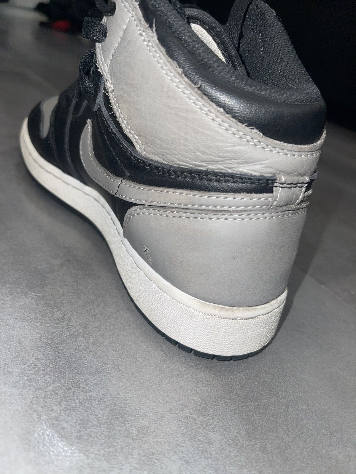 Nike 6Y SS18 Nike Jordan 1 Retro High Shadows (GS) Sneakers Size US 8 / IT 38 - 19 Thumbnail