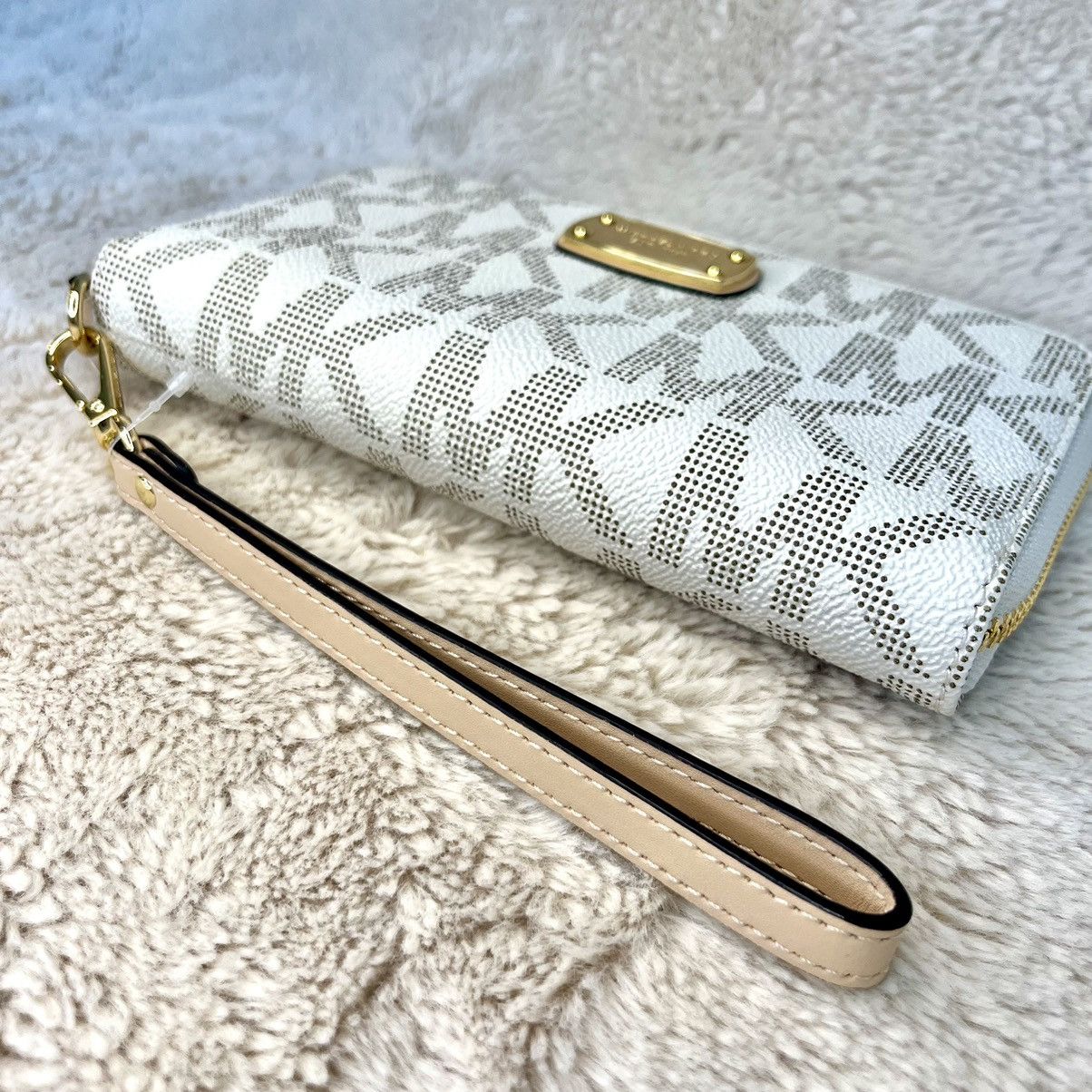 Michael Kors NWT Michael Kors Jet Set Large Wristlet Wallet Phone Case Size ONE SIZE - 5 Thumbnail