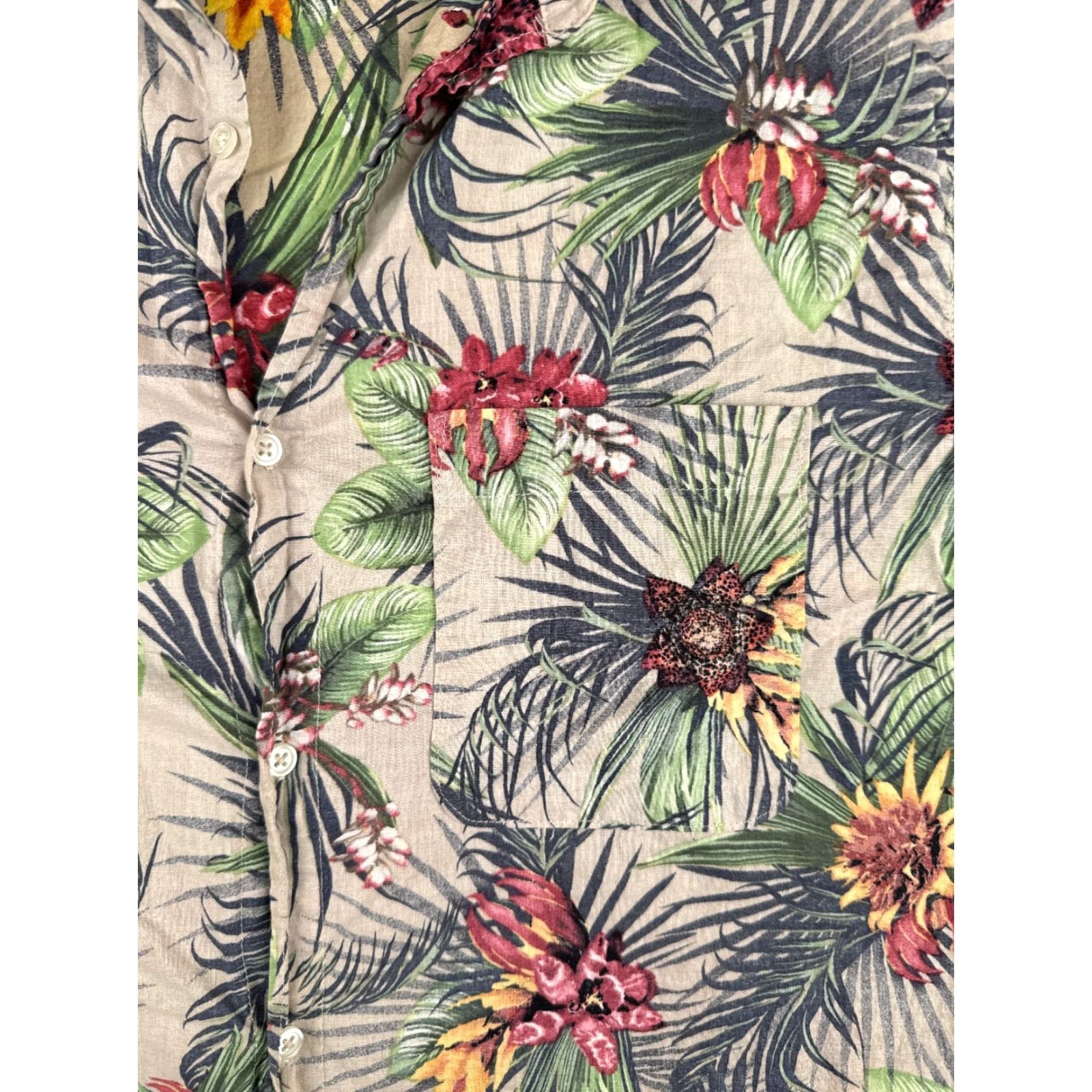 H&M VINTAGE? No. Just H&M Button-Up Shirt Men L Gray Floral Rayon Short Sleeve Casual Hawaii 40in Chest All Seasons Pockets Red Bird Pattern Mens Size US L / EU 52-54 / 3 - 6 Thumbnail