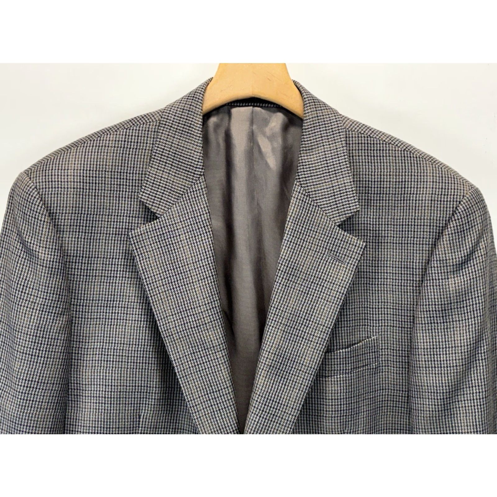 Chaps VINTAGE Chaps Sport Coat Blazer Check Silk Wool 42L Men’s Grey Mini Plaid Jacket Mens 42 Regular Two-Button Size 42R - 2 Thumbnail