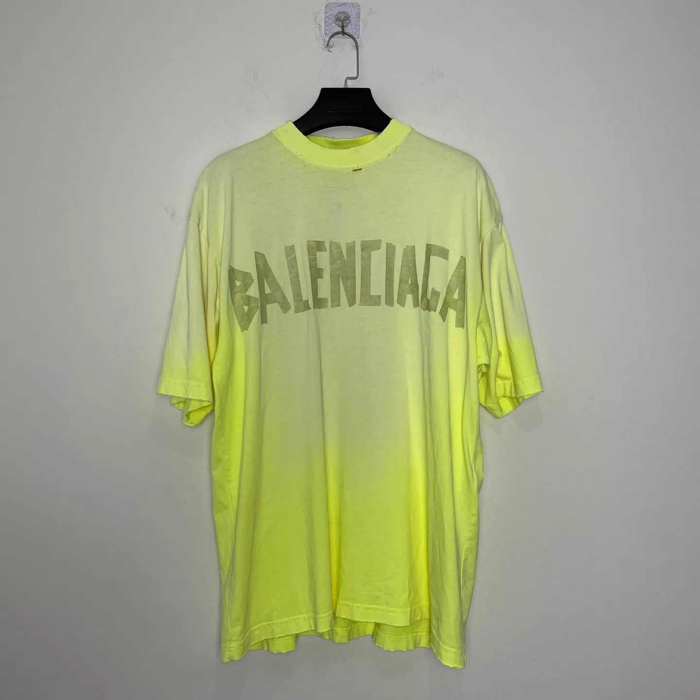 Balenciaga Balenciaga 24ss Fluo Yellow Tape Logo SS T-Shirt Size XS / US 0-2 / IT 36-38 - 1 Thumbnail