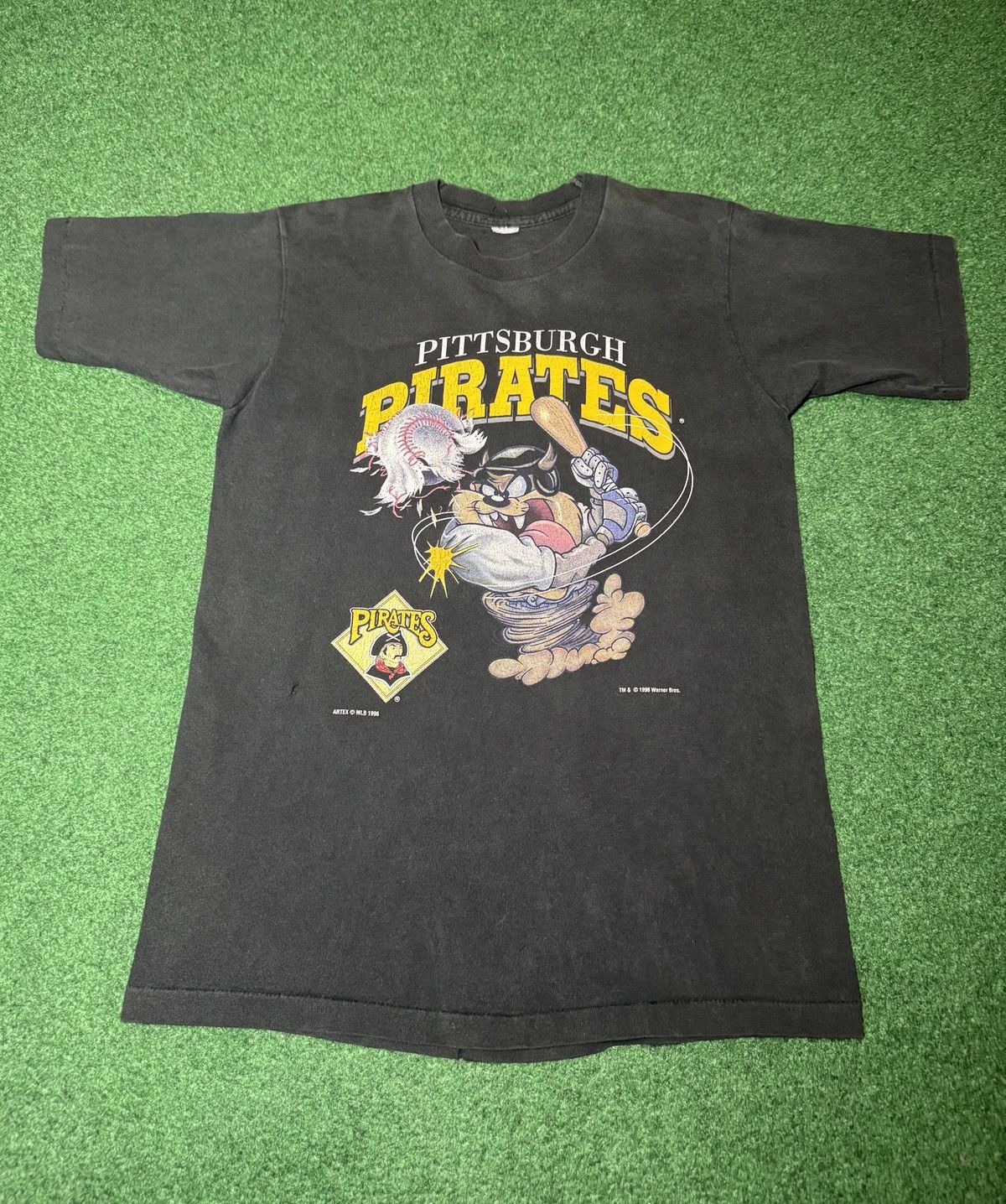 Warner Bros Pittsburgh Pirates Taz Looney Tunes 90s Vintage MLB T Shirt Size US M / EU 48-50 / 2 - 1 Thumbnail