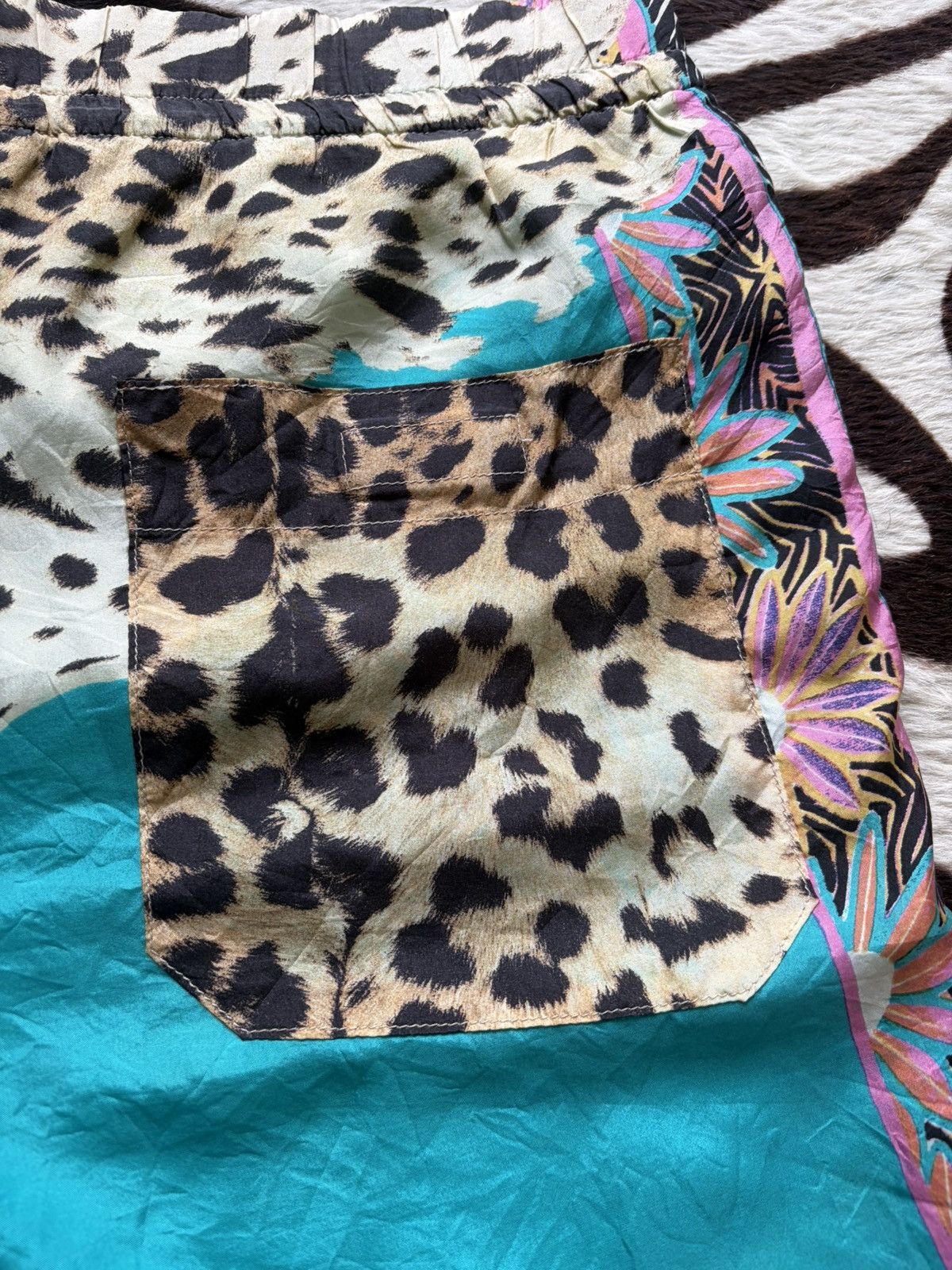 Roberto Cavalli SS2004 Roberto Cavalli Silk Leopard print swim shorts Size US 32 / EU 48 - 7 Thumbnail