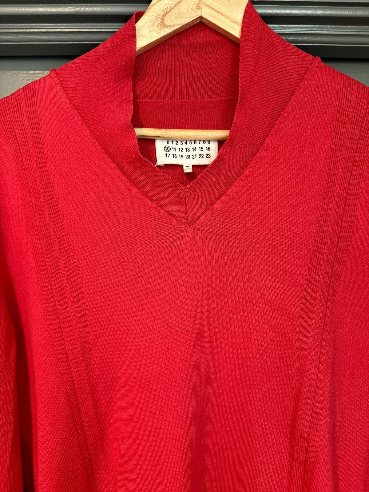 Maison Margiela MARGIELA RED VNECK SWEATER Size US S / EU 44-46 / 1 - 2 Thumbnail
