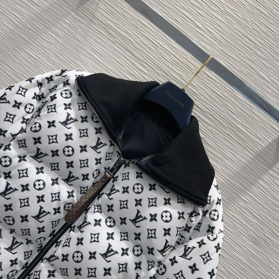 Designer Louis Vuitton Down Jacket M20204 Size M / US 6-8 / IT 42-44 - 3 Thumbnail