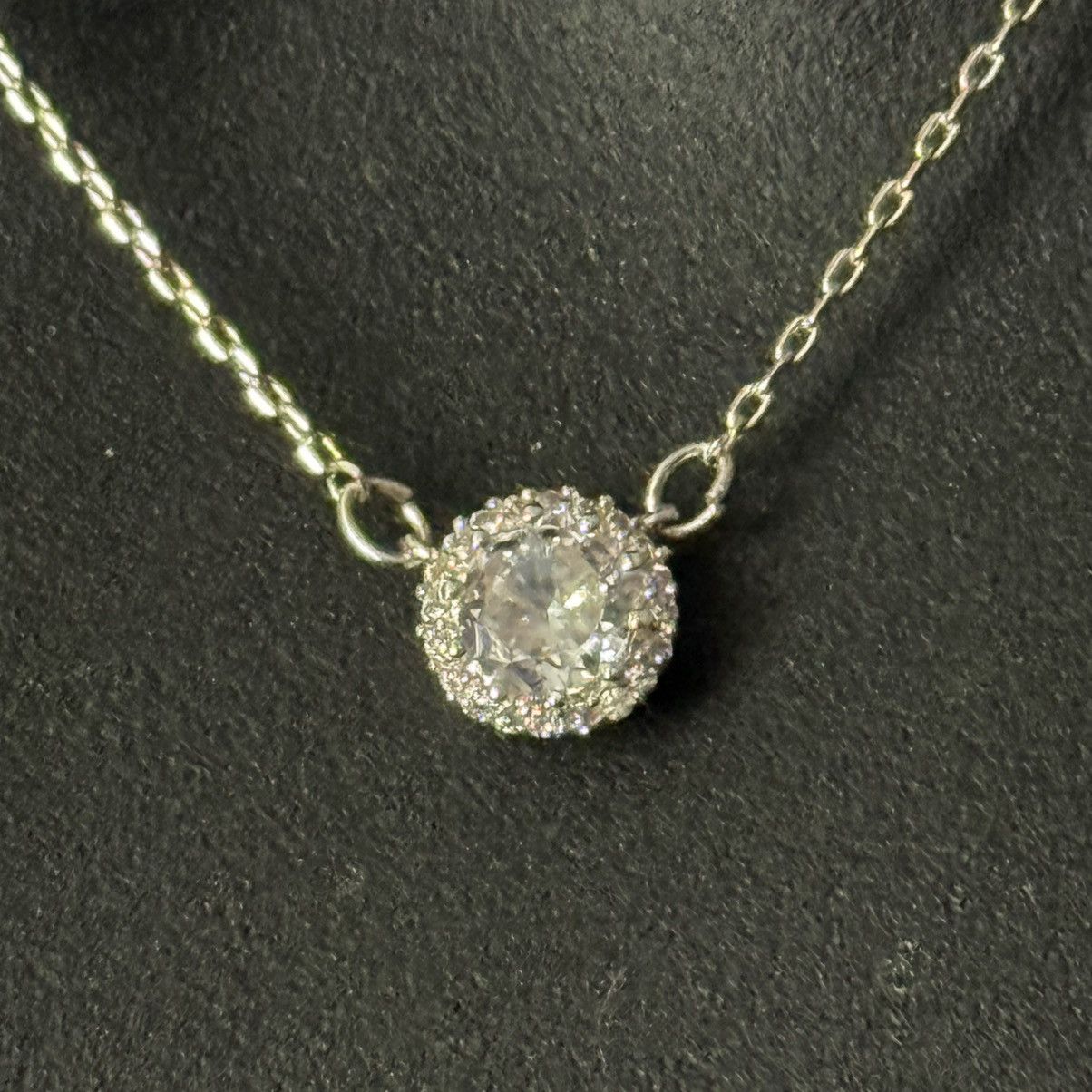 Liz Claiborne Liz Claiborne dainty halo pendant necklace Size ONE SIZE - 2 Thumbnail