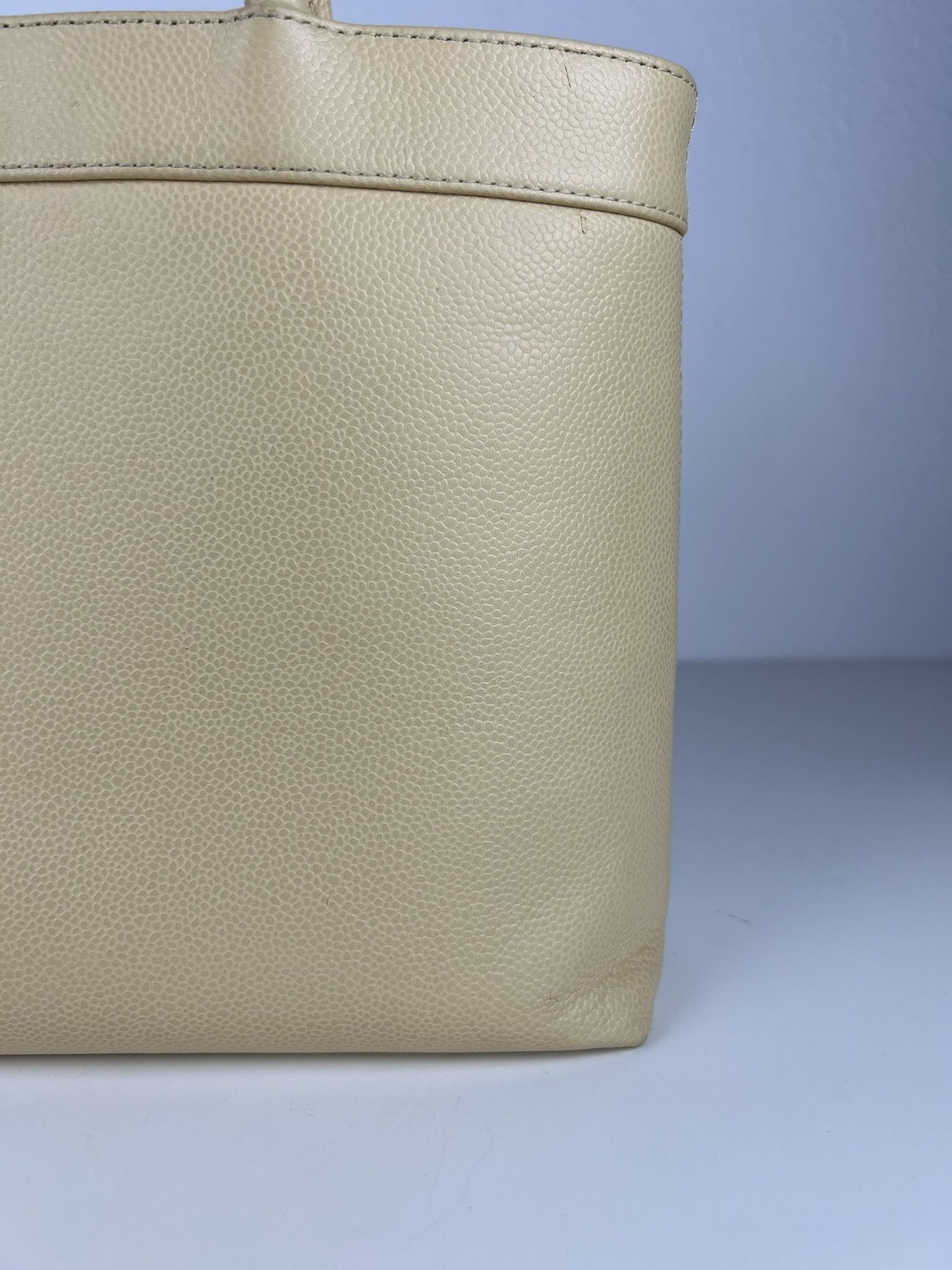 Chanel 2004-2005 Chanel coco mark caviar open tote bag in buttery Size ONE SIZE - 14 Thumbnail