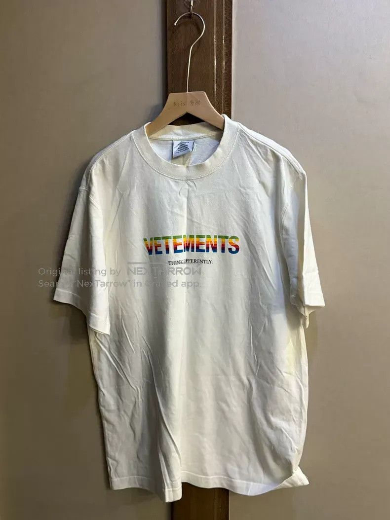 Vetements Vetements - Gvasalia - Think Differently Rainbow Logo