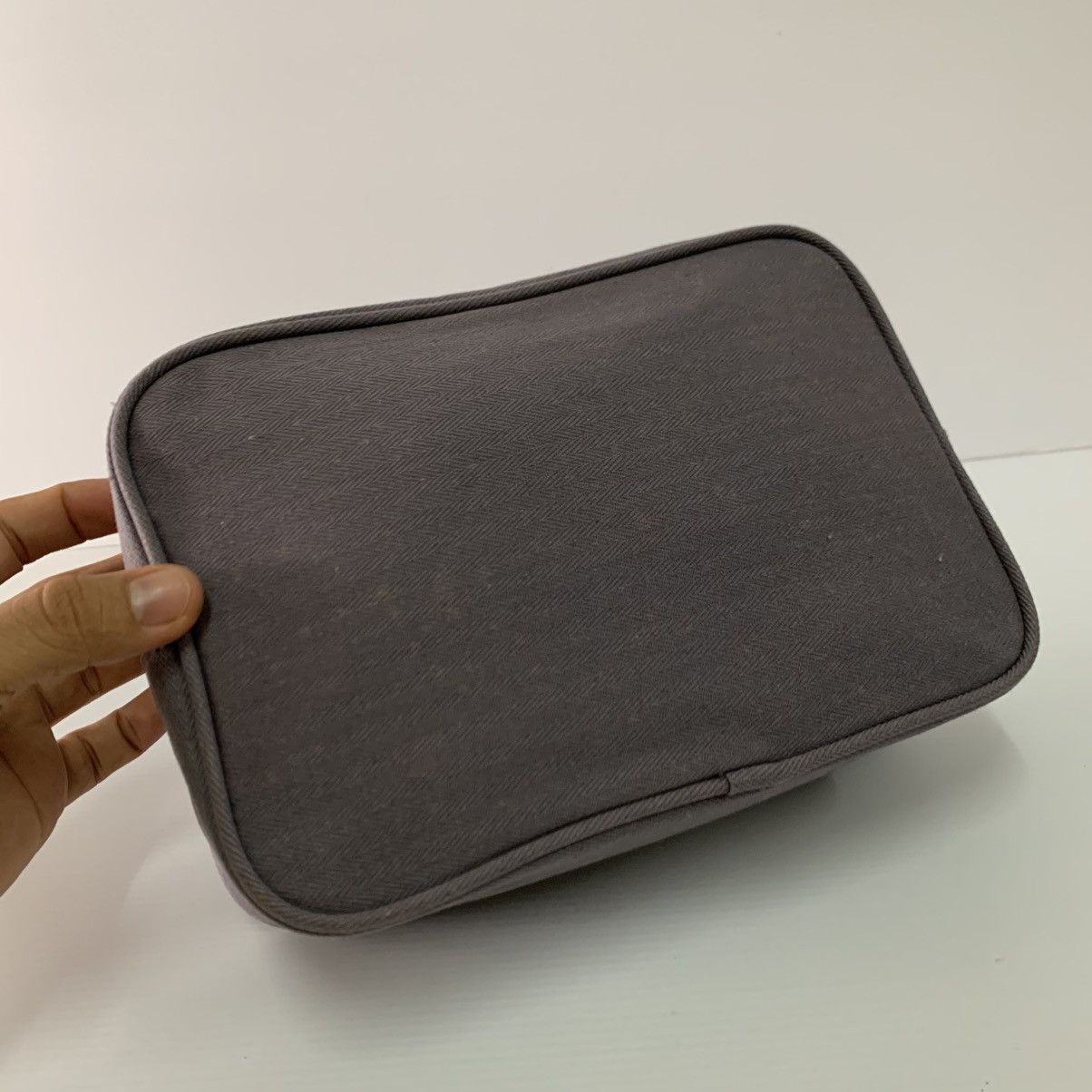 Issey Miyake Issey Miyake Clutch Makeup Bag Size ONE SIZE - 5 Thumbnail