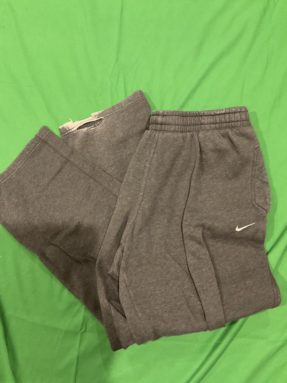 Nike × Vintage Vintage Grey Nike sweatpants Size US 32 / EU 48 - 1 Thumbnail