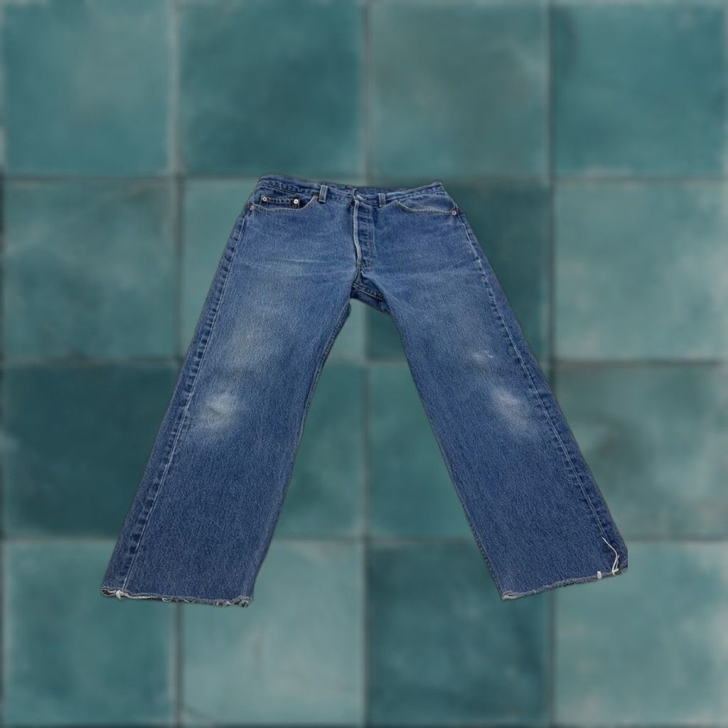 Levi's VINTAGE Levi’s 501 Jeans Mens 34 x 26 Blue Distressed Cropped Cut Off USA Bohemian City Festival Grunge Hipster Straight Size US 34 / EU 50 - 1 Thumbnail