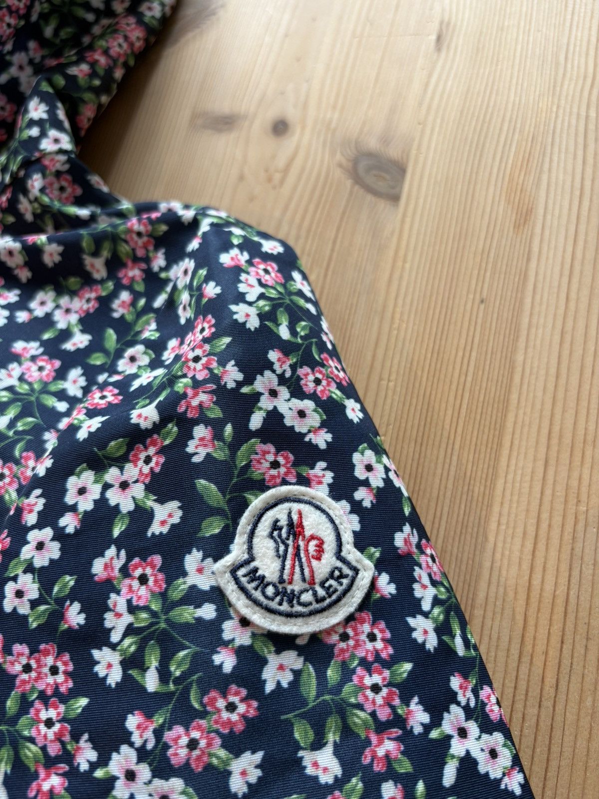 Moncler Moncler Vive Jacket Size S / US 4 / IT 40 - 4 Thumbnail