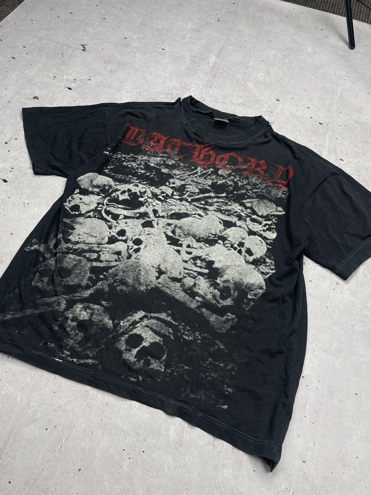 Vintage Vintage 90’s Bathory Requiem Amazing faded t-shirt Size US XL / EU 56 / 4 - 8 Thumbnail