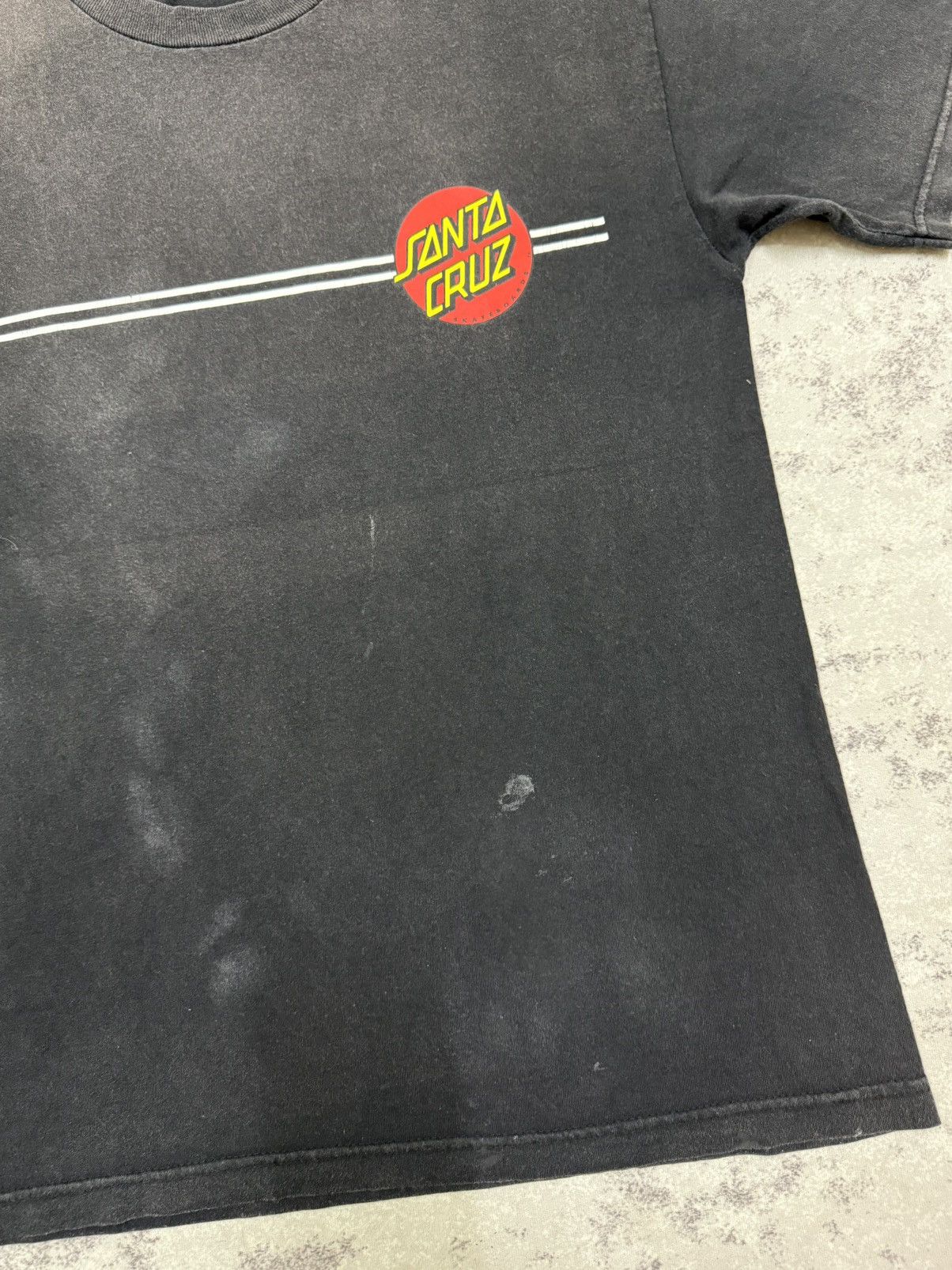 Santa Cruz Skateboards Vintage Santa Cruz Skateboards Sun faded Backhit logo Tshirt Size US M / EU 48-50 / 2 - 6 Thumbnail