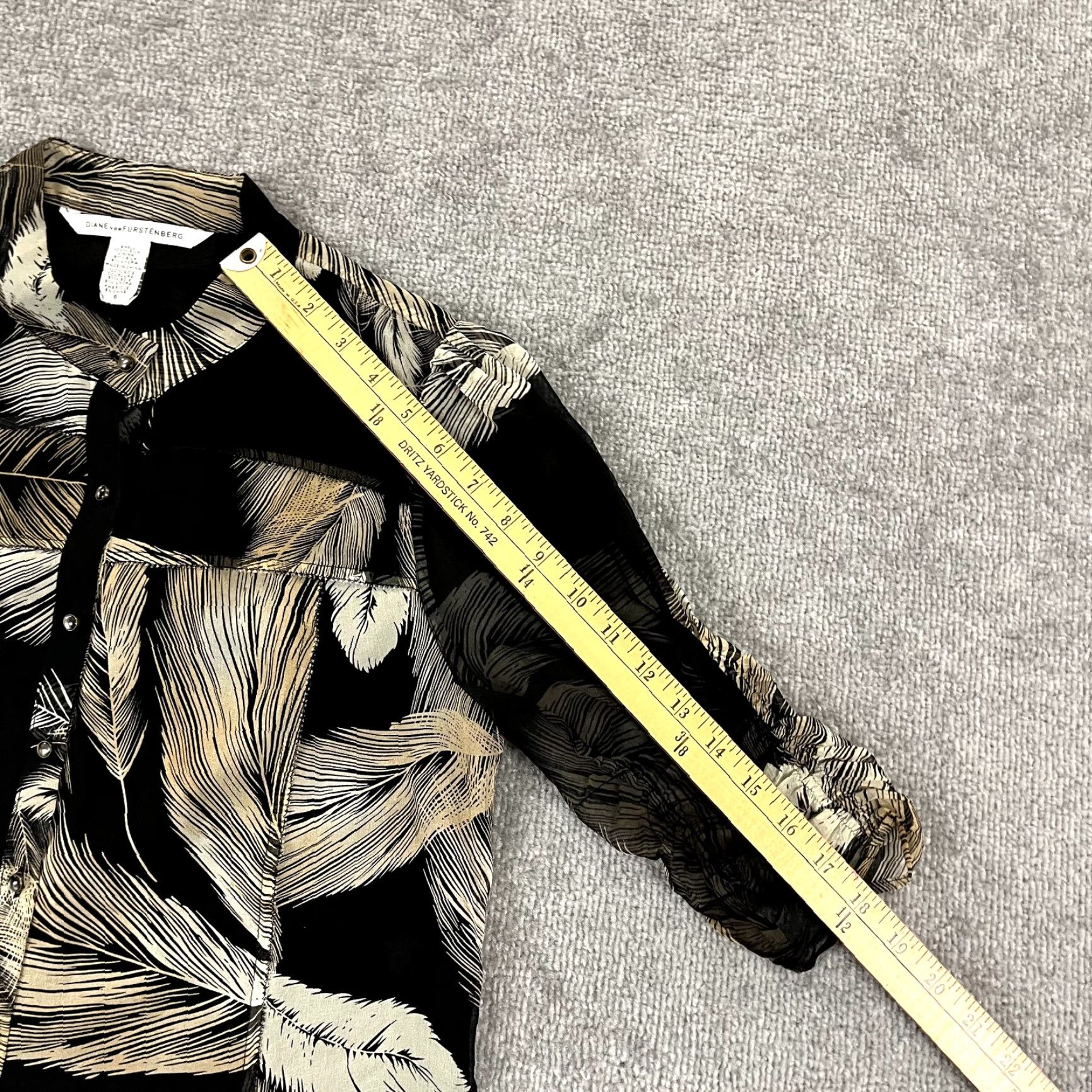 Diane von Furstenberg DIANE VON FURSTENBERG Top Womens Size 8 Black Brown Floral Silk Sheer Button Up Size M / US 6-8 / IT 42-44 - 6 Thumbnail