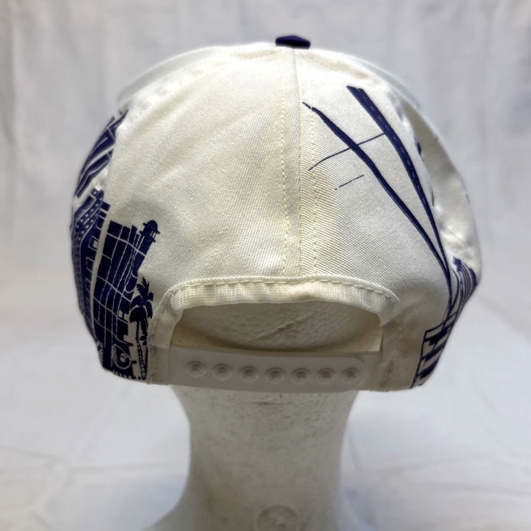 Vintage VINTAGE Unbranded Snapback Hat USA Art Deco Miami Beach Skyline Purple White White One Size Men Hats Mens Size ONE SIZE - 6 Thumbnail