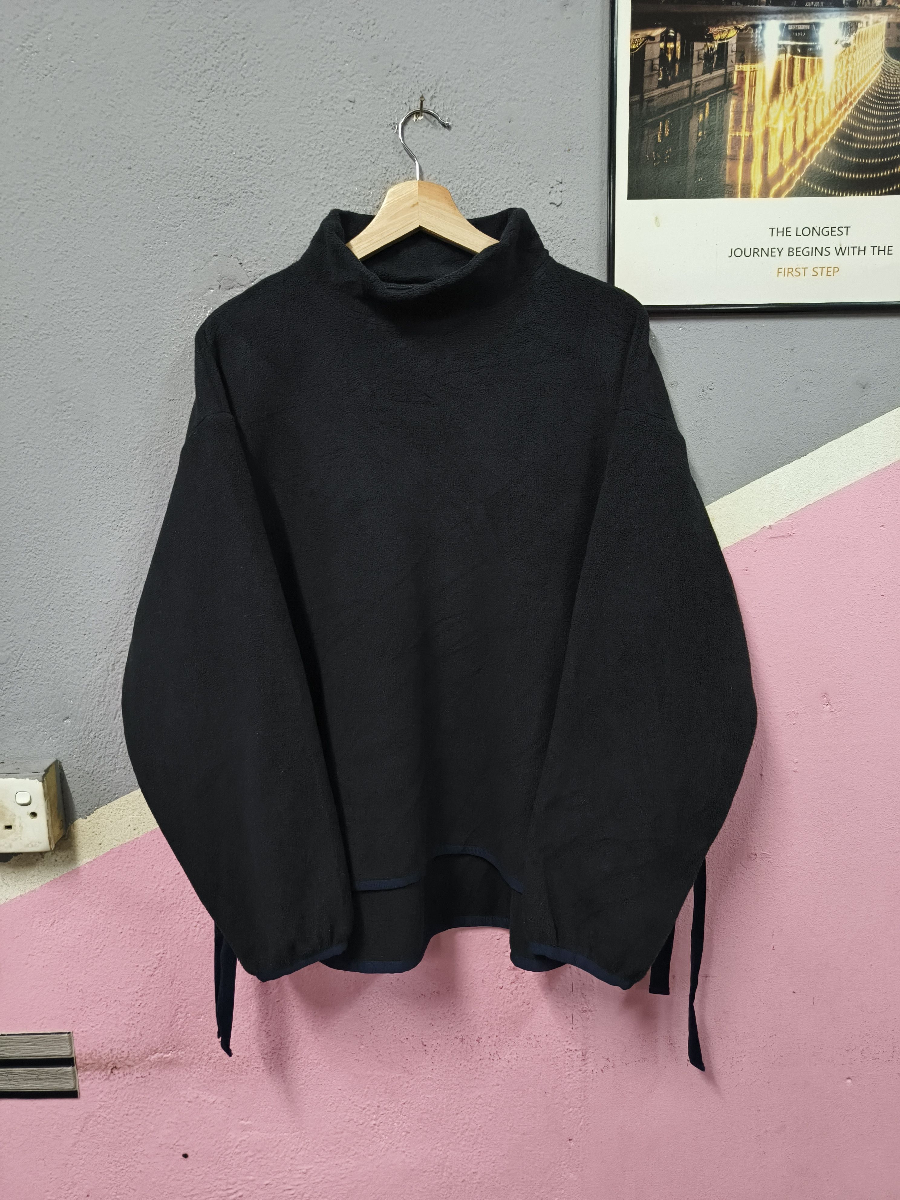 Uniqlo × White Mountaineering UNIQLO X WHITE MOUNTAINEERING BLACK OVERSIZED SWEATER Size L / US 10 / IT 46 - 1 Thumbnail