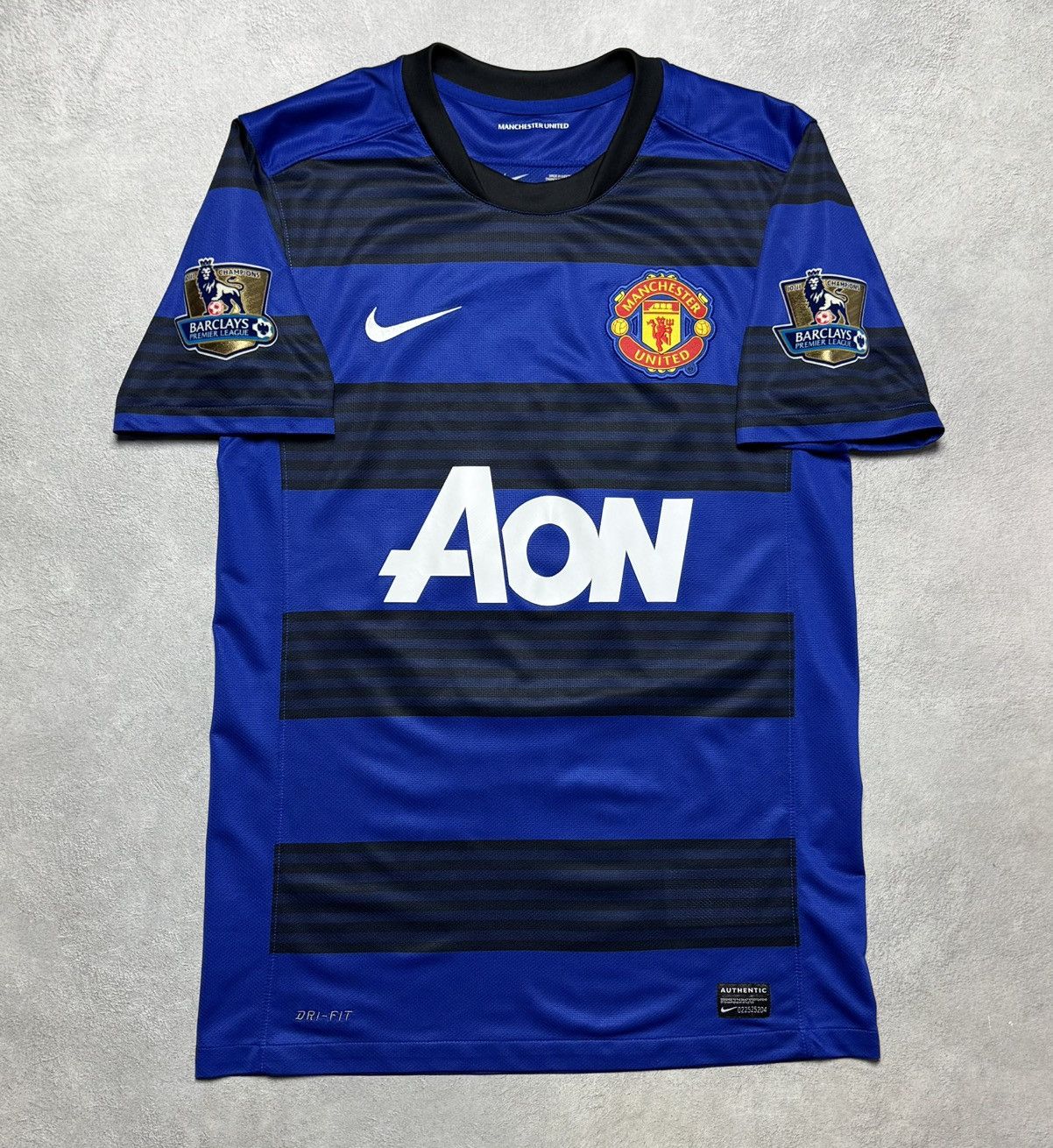 Nike Nike Manchester United 2011 Away Shirt Jersey #14 Chicharito Size US S / EU 44-46 / 1 - 2 Thumbnail