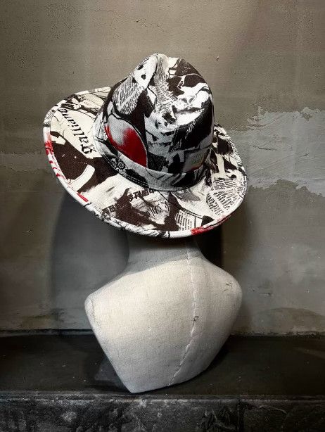 John Galliano John Galliano 2000s Newspaper Print Hat Size ONE SIZE - 5 Thumbnail