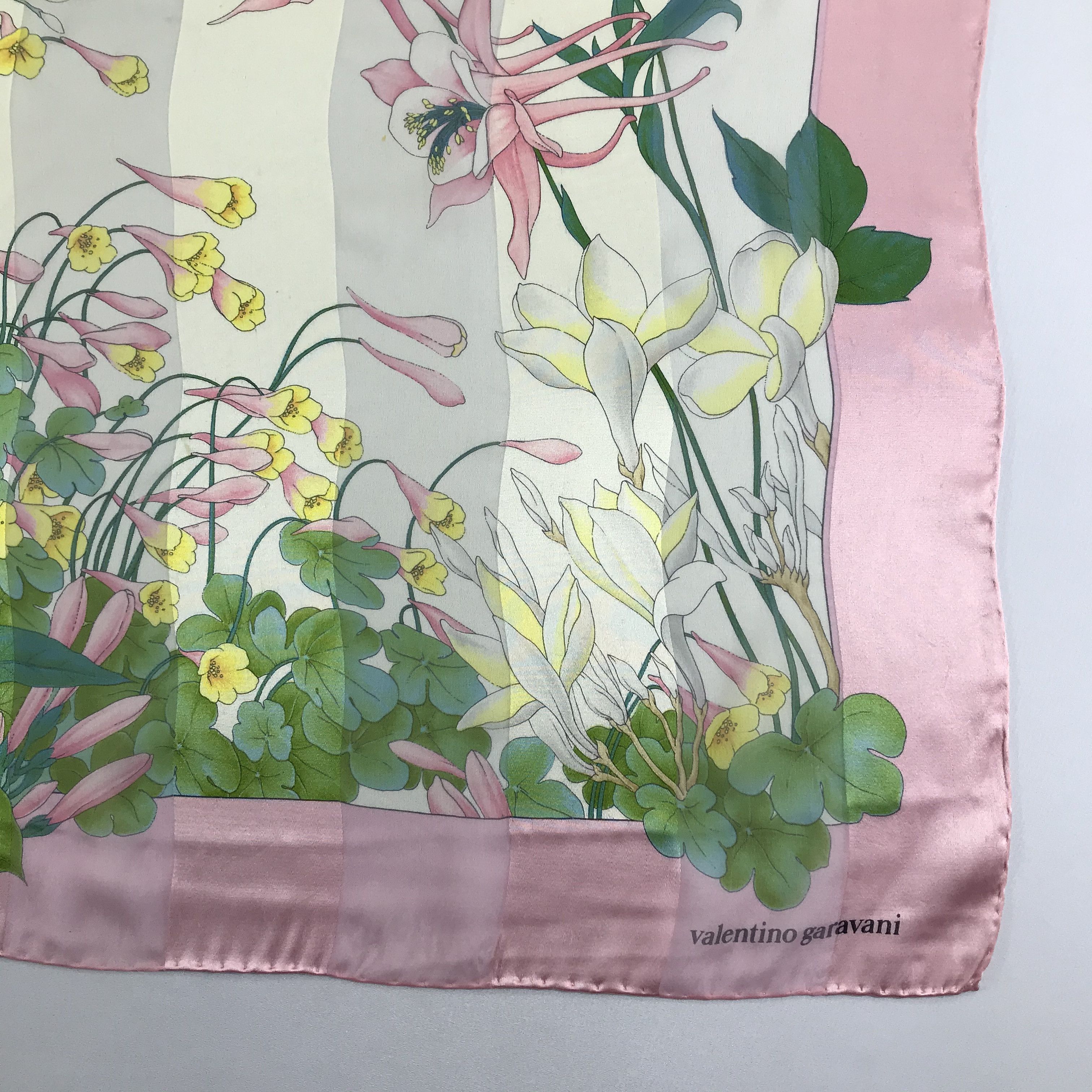 Vintage Vintage Valentino Garavani Silk Scarf Size ONE SIZE - 4 Thumbnail