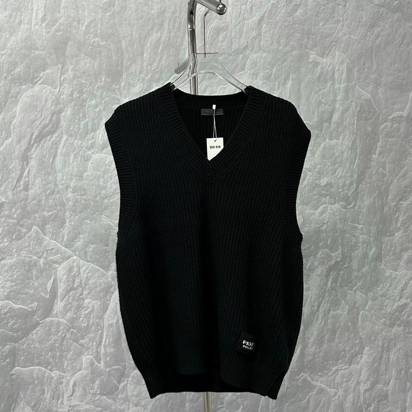 Prada prada logo knitted wool vest size 48 Size US L / EU 52-54 / 3 - 1 Thumbnail